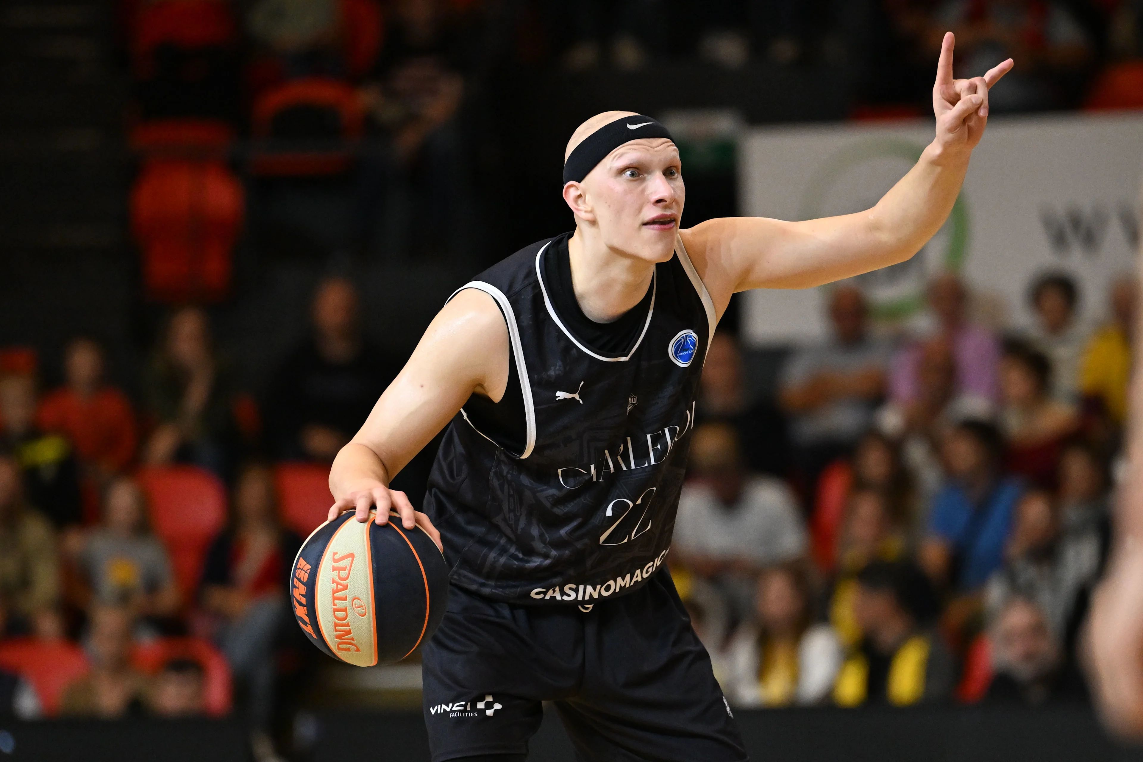 Spirou's Quinten Smout pictured in action during a basketball match between BC Oostende and Spirou Charleroi, Saturday 14 September 2024 in Oostende, on day 1 of the 'BNXT League' Belgian/ Dutch first division basket championship. BELGA PHOTO MAARTEN STRAETEMANS