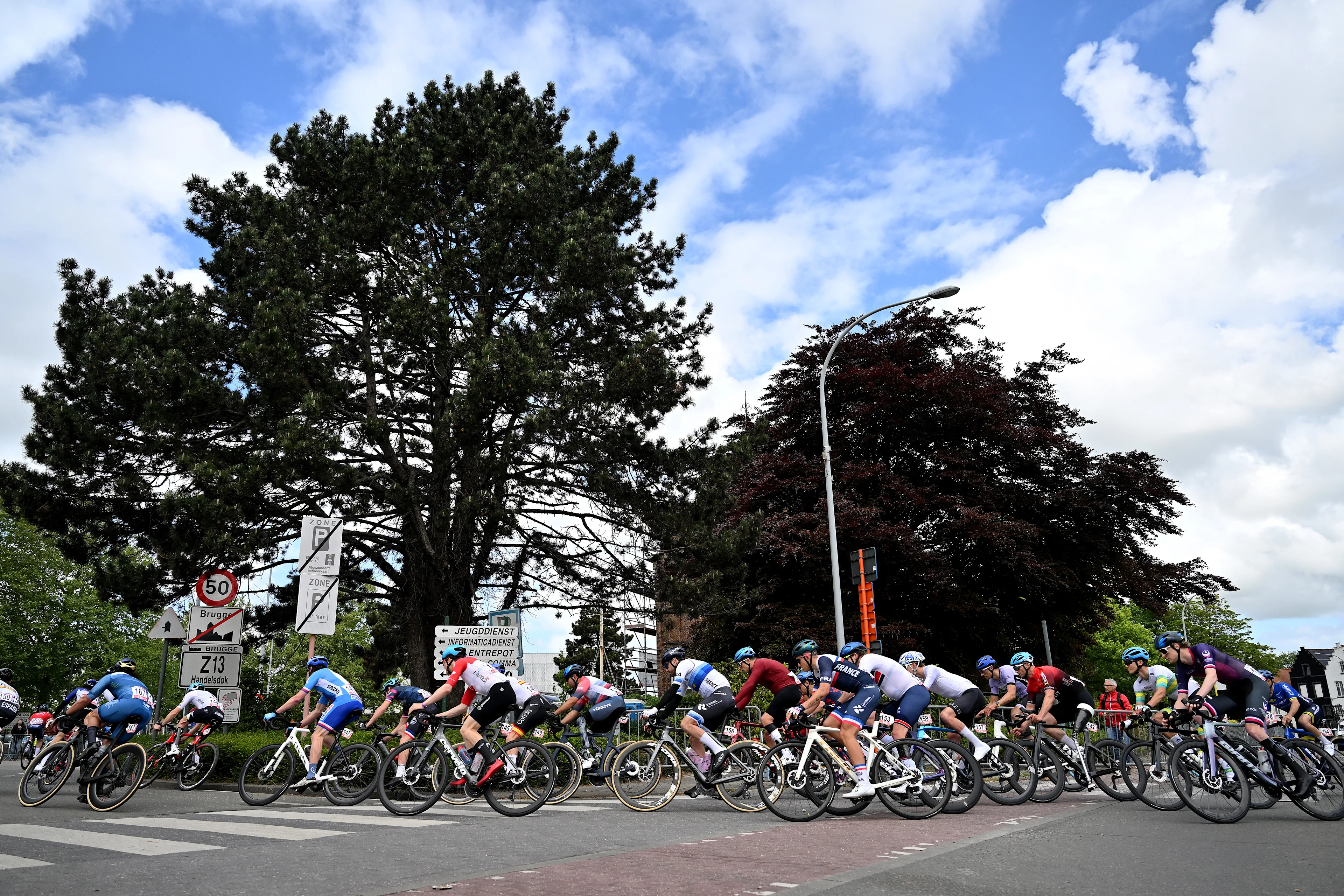 Illustration picture shows the pack of riders during the men's race at the road races at the UCI Para-Cycling Road World Cup event, Sunday 04 May 2025, in Brugge. The UCI Para-Cycling Road World Cup takes place from 01 to 04 May in Oostende and Brugge. BELGA PHOTO LUC CLAESSEN