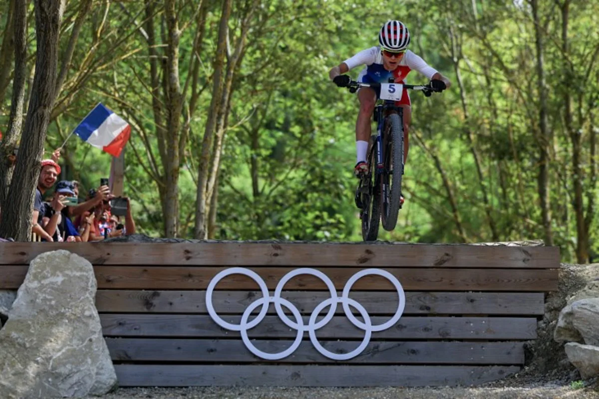 France's Loana Lecomte competes in the women's cross-country mountain biking event during the Paris 2024 Olympic Games in Elancourt Hill venue in Elancourt, on July 28, 2024.   Emmanuel DUNAND / AFP