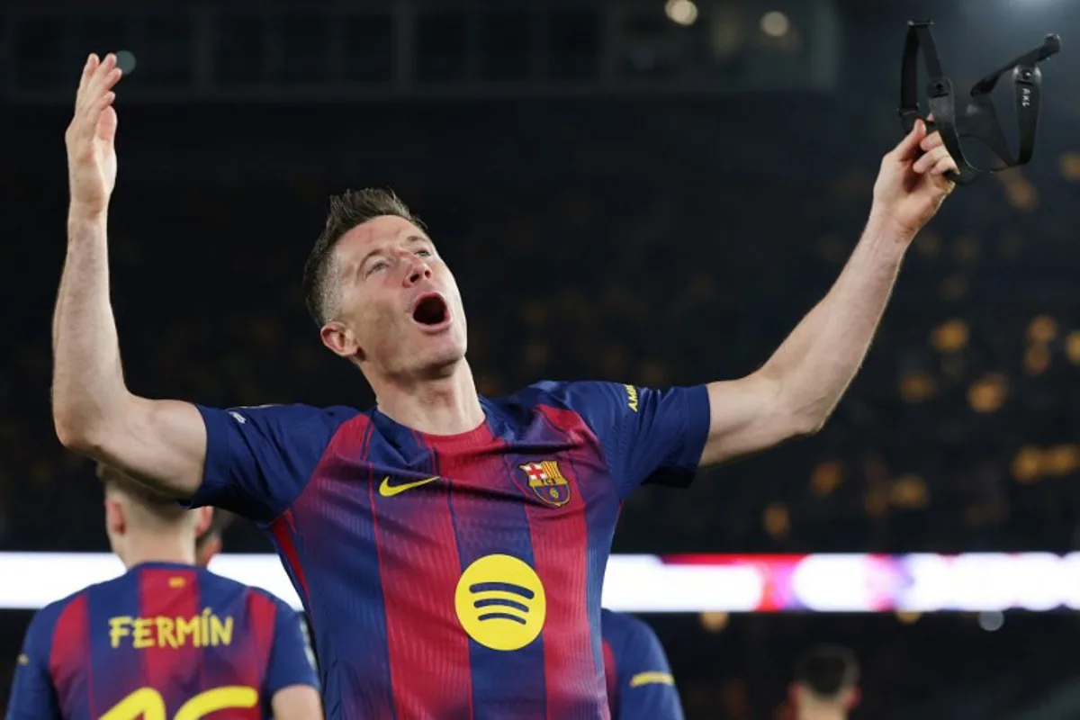 Barcelona's Polish forward #09 Robert Lewandowski celebrates scoring his team's fifth goal during the UEFA Champions League last 16 second leg football match between FC Barcelona and Newcastle United at the Camp Nou stadium in Barcelona, on March 18, 2026.  Lluis GENE / AFP