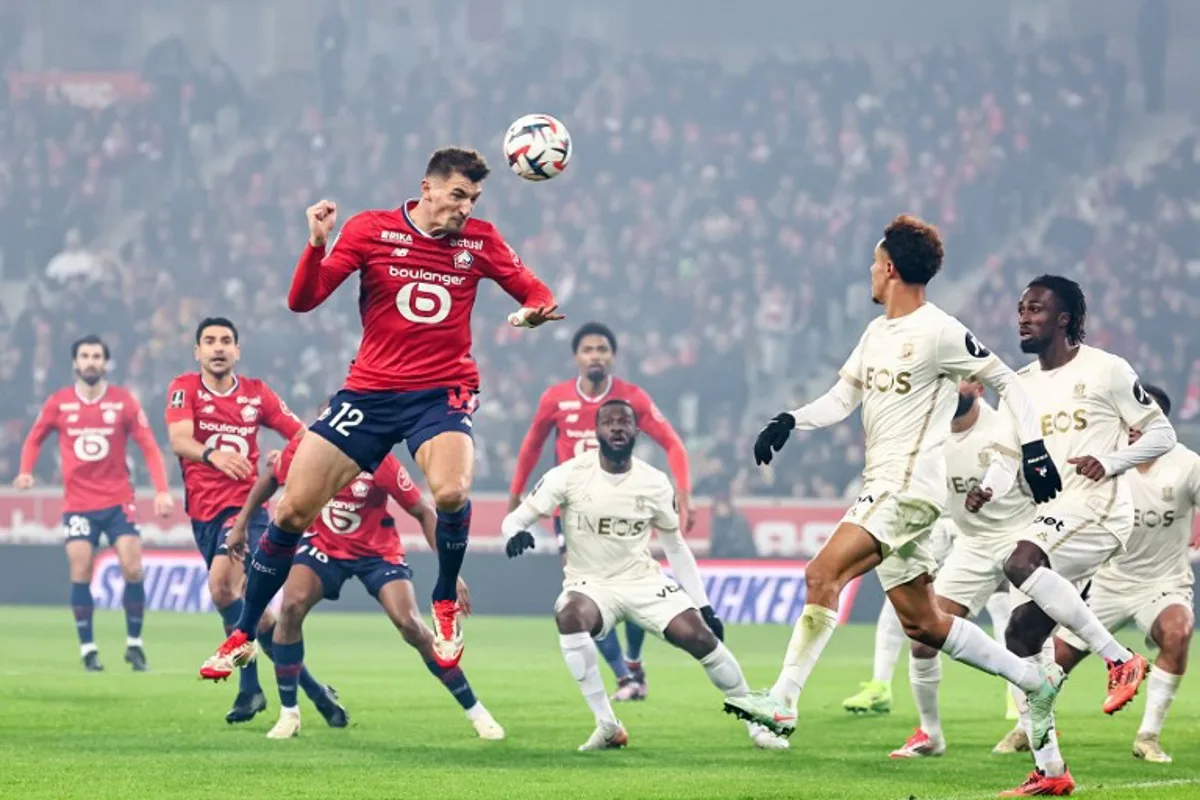 Lille's Belgian defender #12 Thomas Meunier heads the ball during the French L1 football match between Lille LOSC and OGC Nice at Stade Pierre-Mauroy in Villeneuve-d'Ascq, northern France on January 17, 2025.  Sameer Al-DOUMY / AFP