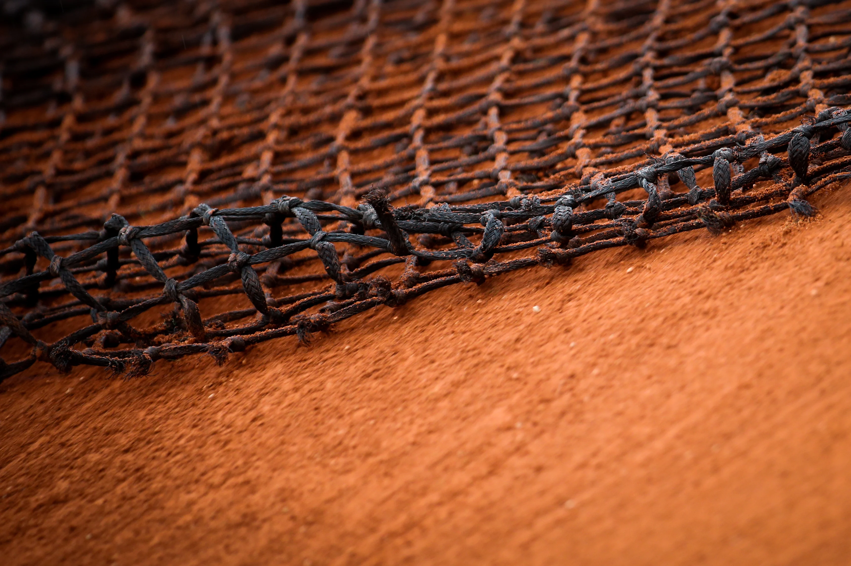 Illustration picture shows a special net to sweep the gravel court, at a tennis match in the first round of the men's singles tournament at the Roland Garros French Open tennis tournament, in Paris, France, Sunday 22 May 2016. The Roland Garros Grand Slam takes place from 15 May to 5 June 2016. BELGA PHOTO VIRGINIE LEFOUR