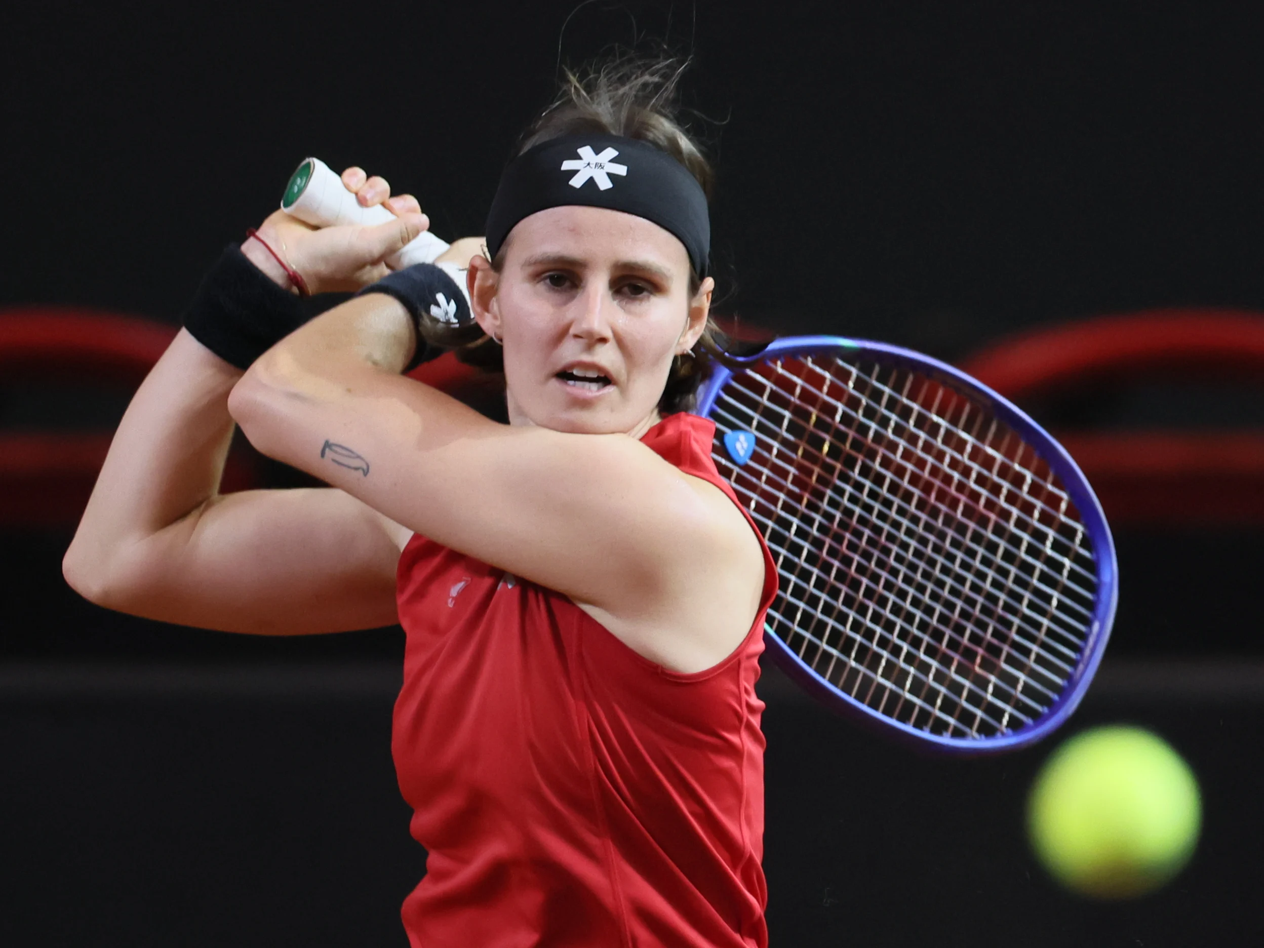 Belgian Greet Minnen pictured in action during the fourth game between Belgian Minnen and US' Jovic on the second day of the qualifiers of the Billie Jean King Cup tennis between Belgium and the USA, in Oostende, Belgium, on Saturday 11 April 2026. The meeting takes place on 10 and 11th April. PHOTO BENOIT DOPPAGNE