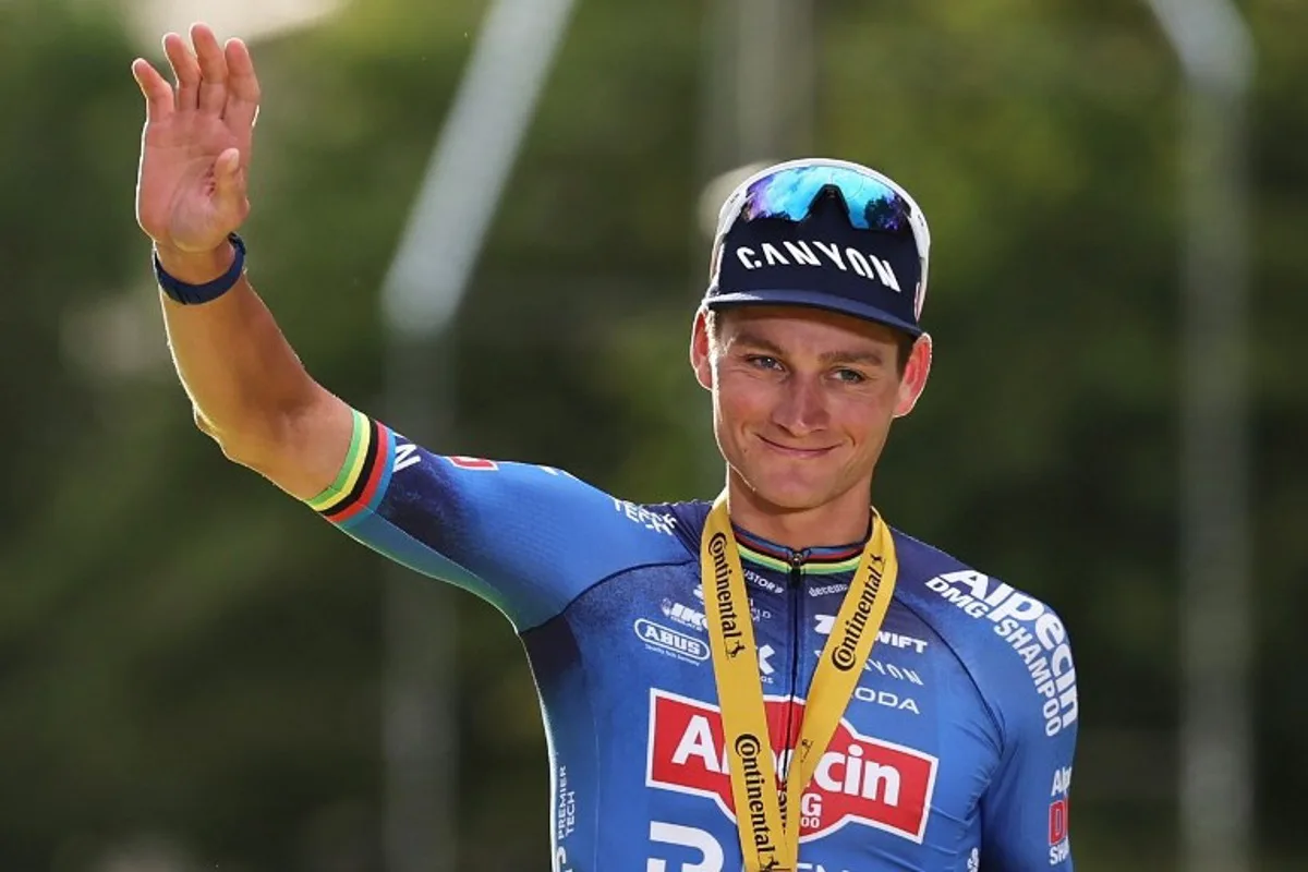 Alpecin - Premier Tech team's Dutch rider Mathieu van der Poel celebrates on the podium after winning the 21st stage of the 113th edition of the Tour de France cycling race, 88,7 km starting and finishing in Paris, on July 26, 2026. Anne-Christine POUJOULAT / AFP