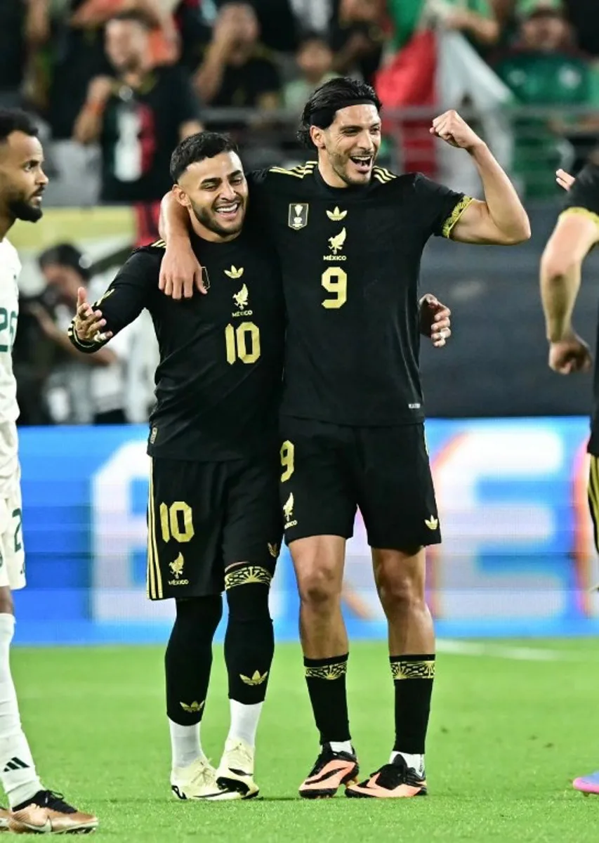 Mexico's forward #10 Alexis Vega celebrates scoring his team's first goal on an assist by Mexico's forward #09 Raúl Jiménez during the CONCACAF Gold Cup quartefinal match between Mexico and Saudi Arabia at State Farm Stadium in Glendale, Arizona on June 28, 2025. Frederic J. Brown / AFP