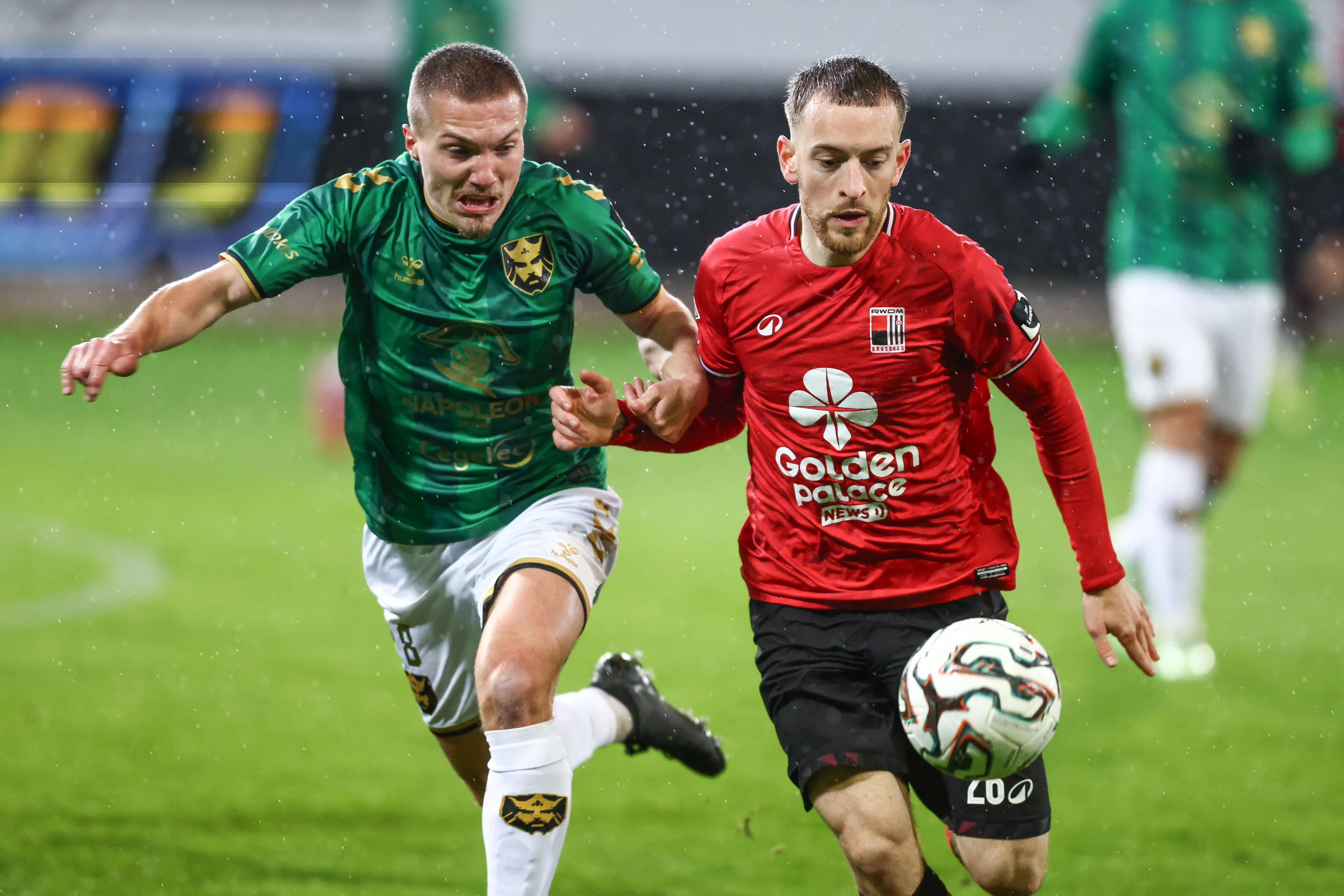 Francs Borains' Mathias Francotte and Rwdm's Pjotr Kestens fight for the ball during a soccer game between RWDM Brussels and Royal Franc Borains, Saturday 29 November 2025 in Brussels, on day 15 of the 2025-2026 'Challenger Pro League' 1B second division of the Belgian championship. BELGA PHOTO BRUNO FAHY