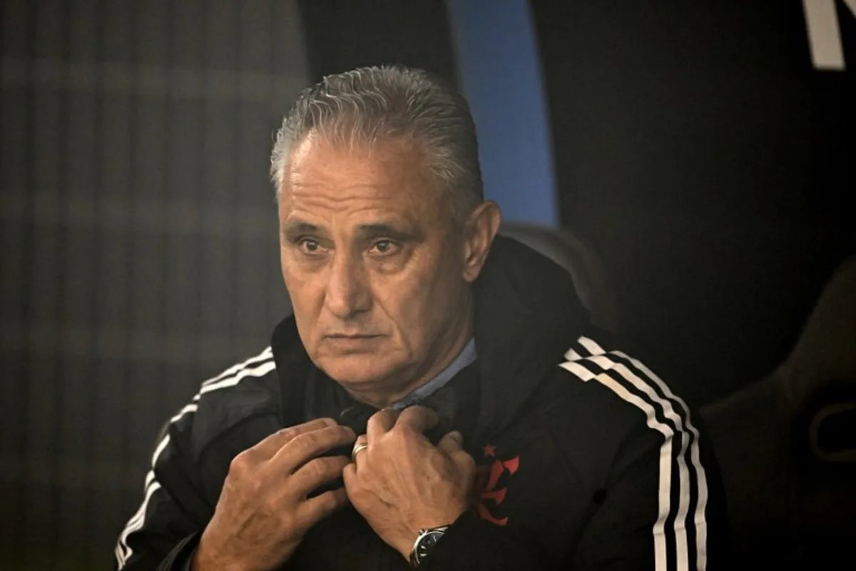 Flamengo's head coach Tite looks on during the Copa Libertadores quarter-final second leg football match between Uruguay's Peñarol and Brazil's Flamengo at the Campeon del Siglo stadium in Montevideo, on September 26, 2024.  Eitan ABRAMOVICH / AFP