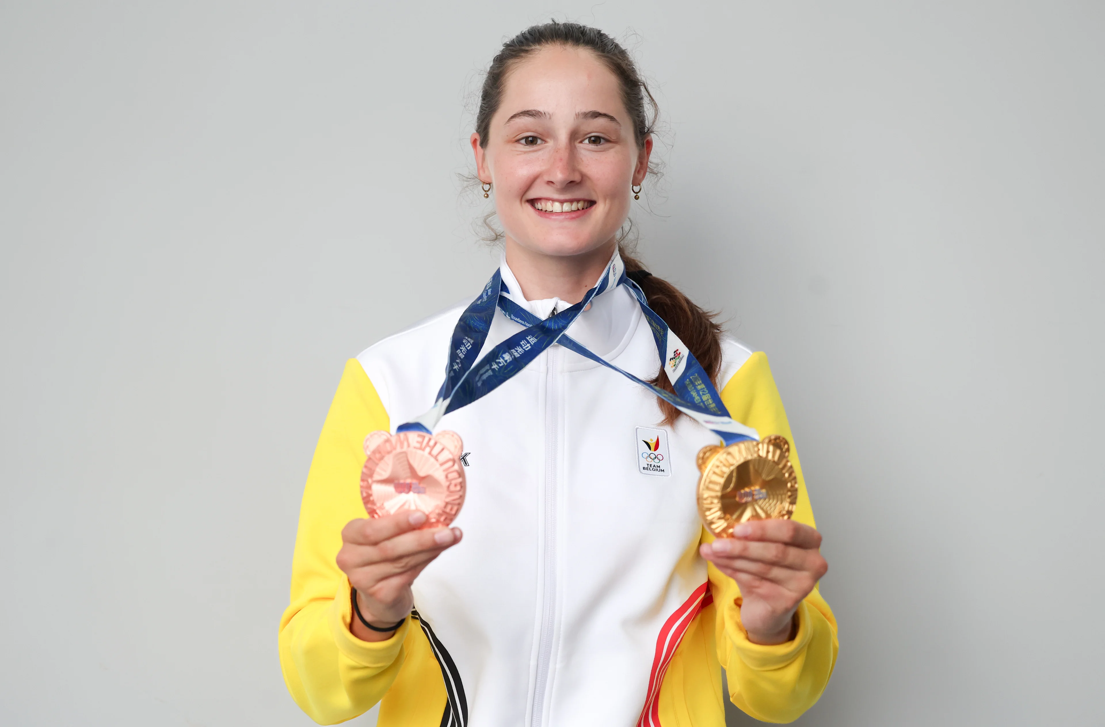 Belgian Fran Vanhoutte celebrates with her gold medal in the Women's Sprint 500m +D speed skating event and her bronze medal in the Women's Dual Time Trial 200m, at the World Games 2025, in Chenghdu, China, on Thursday 14 August 2025. This year, the World Games take place from 7 to 17 August. BELGA PHOTO VIRGINIE LEFOUR