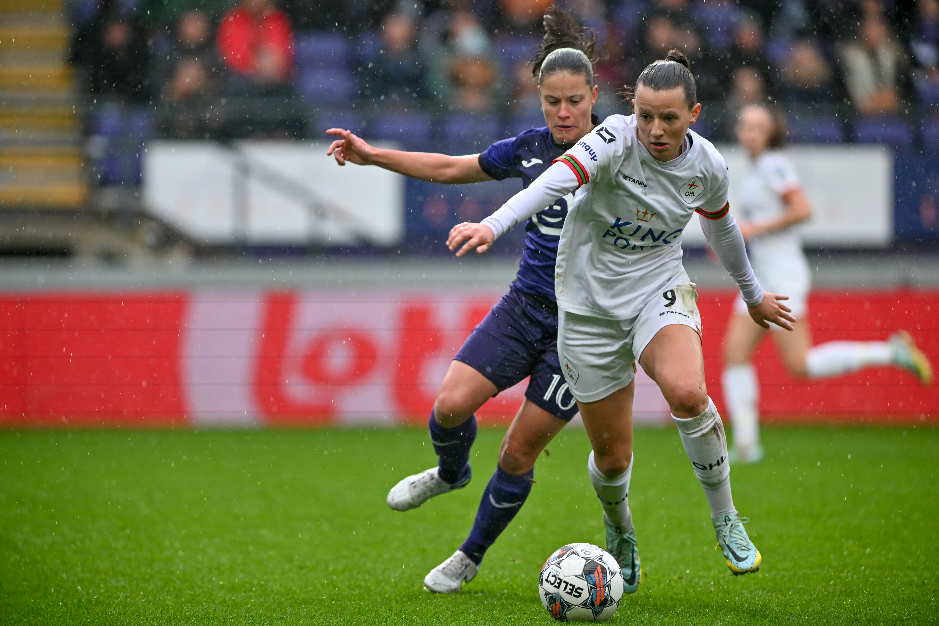 Anderlecht Women's Stefania Vatafu and OHL Women's Hannah Eurlings fight for the ball during a soccer match between RSC Anderlecht and OH Leuven, Saturday 19 November 2022 in Brussels, on day 11 of the 2022-2023 Belgian 'Super League' women's first division soccer competition. BELGA PHOTO DAVID CATRY