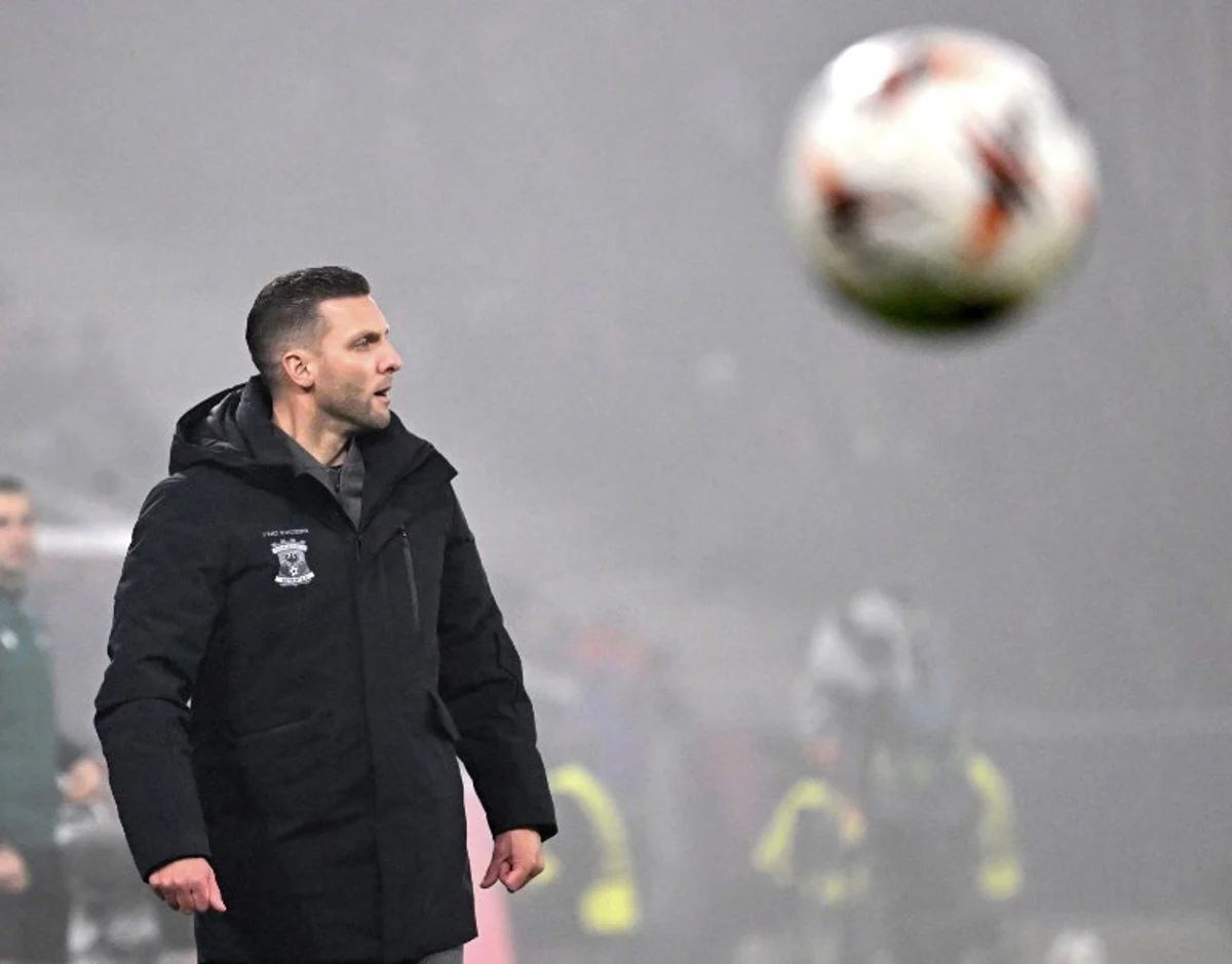 Go Ahead Eagles' Dutch head coach Melvin Boel reacts during the UEFA Europa League football match between FC Salzburg and Go Ahead Eagles in Salzburg, Austria on November 6, 2025.  BARBARA GINDL / APA / AFP