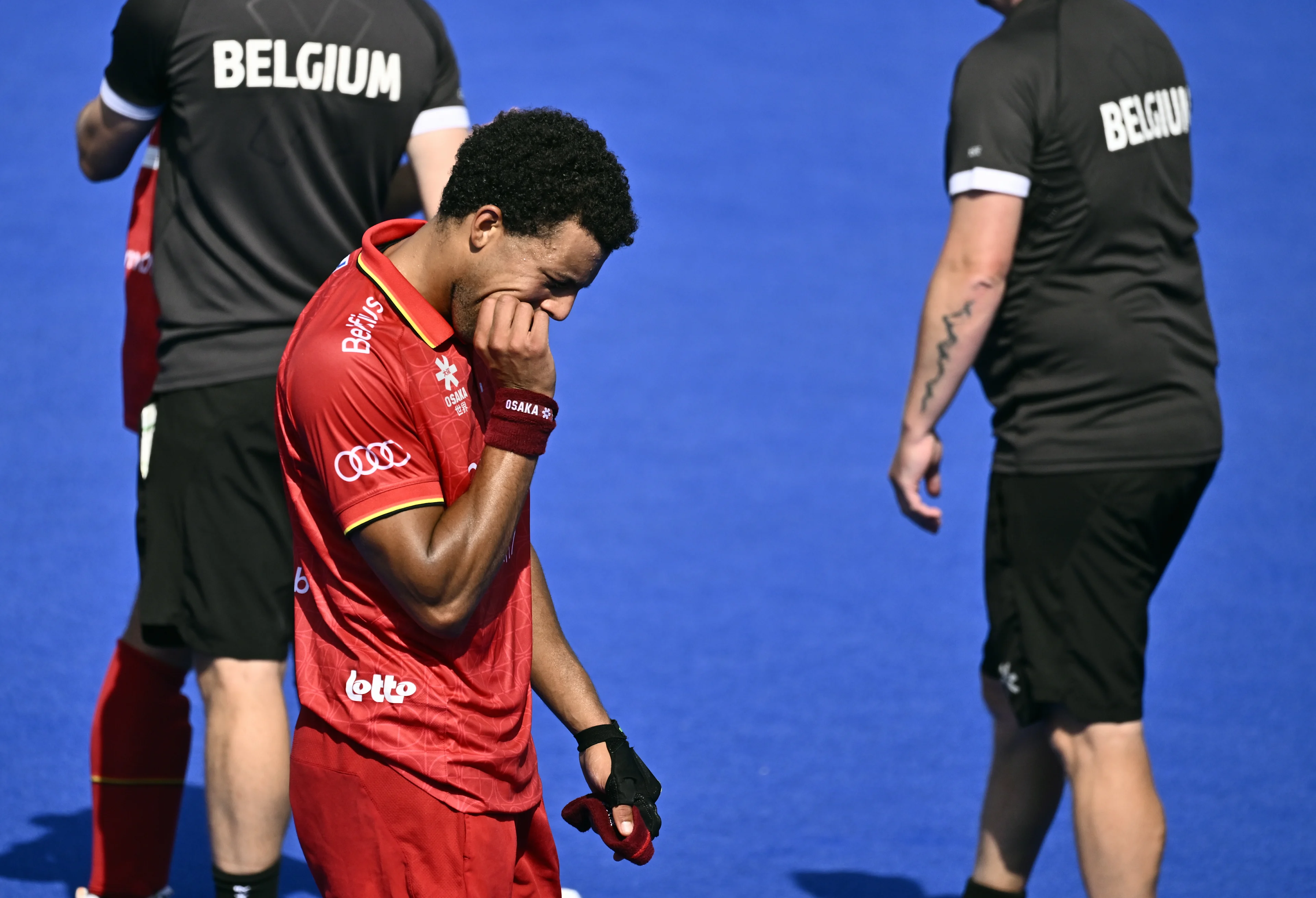 Belgium's Nelson Onana looks dejected after losing a hockey game between Spain and the Belgian national team Red Lions, match 3/3 in the pool stage of the 2025 men's European championships, Tuesday 12 August 2025 in Monchengladbach, Germany. BELGA PHOTO ERIC LALMAND