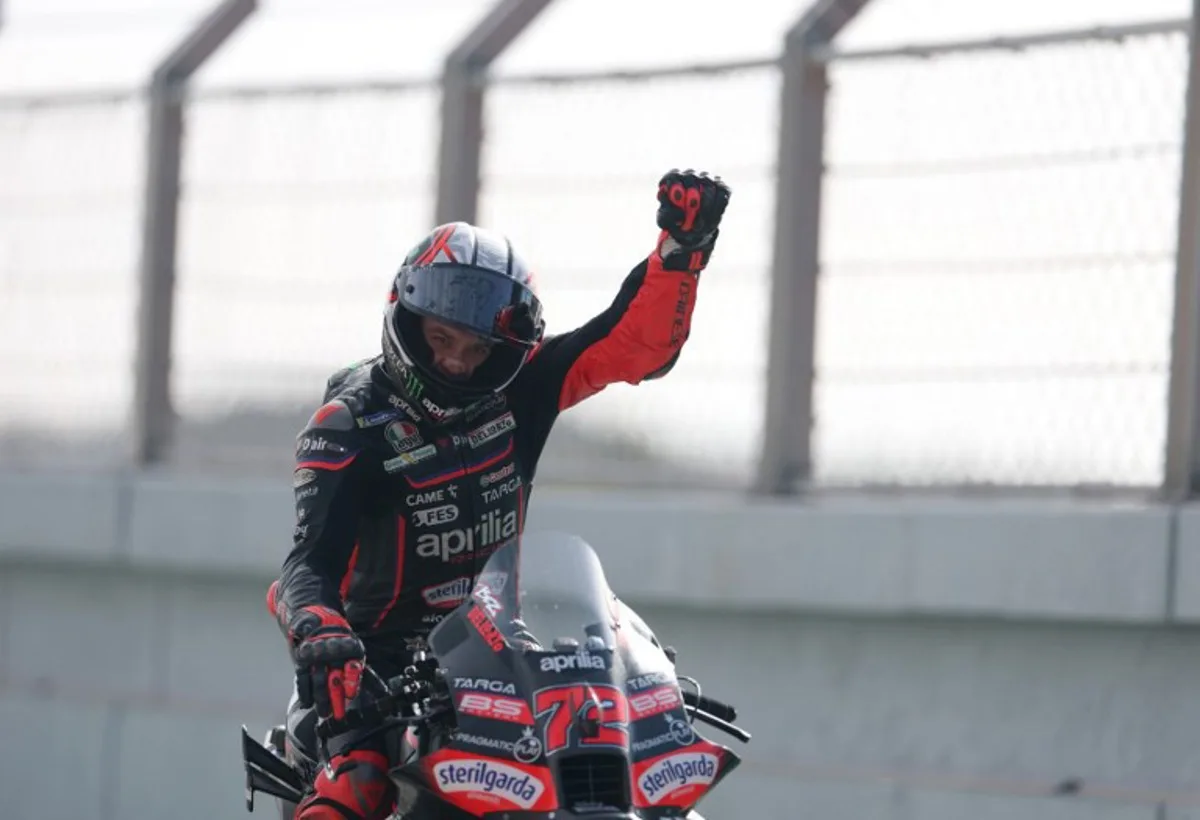 Aprilia Racing team's Italian MotoGP rider Marco Bezzecchi celebrates winning the MotoGP race of the Portuguese Grand Prix at the Algarve International Circuit in Portimao on November 9, 2025. PATRICIA DE MELO MOREIRA / AFP