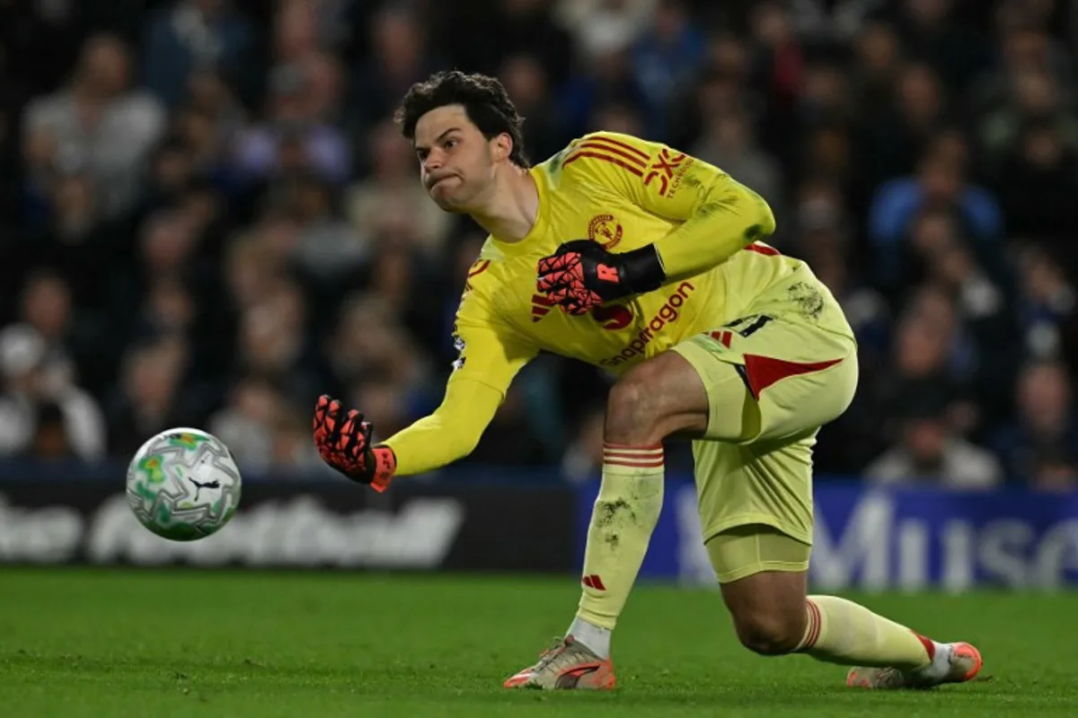 Manchester United's Belgian goalkeeper #31 Senne Lammens rolls the ball out during the English Premier League football match between Chelsea and Manchester United at Stamford Bridge in London on April 18, 2026.  Glyn KIRK / AFP