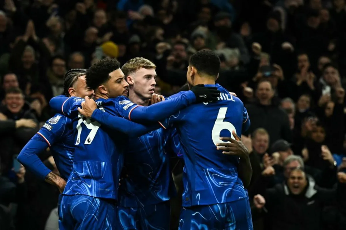 Chelsea's English midfielder #20 Cole Palmer (C) celebrates with teammates after scoring his team second goal during the English Premier League football match between Tottenham Hotspur and Chelsea at the Tottenham Hotspur Stadium in London, on December 8, 2024.  Ben STANSALL / AFP