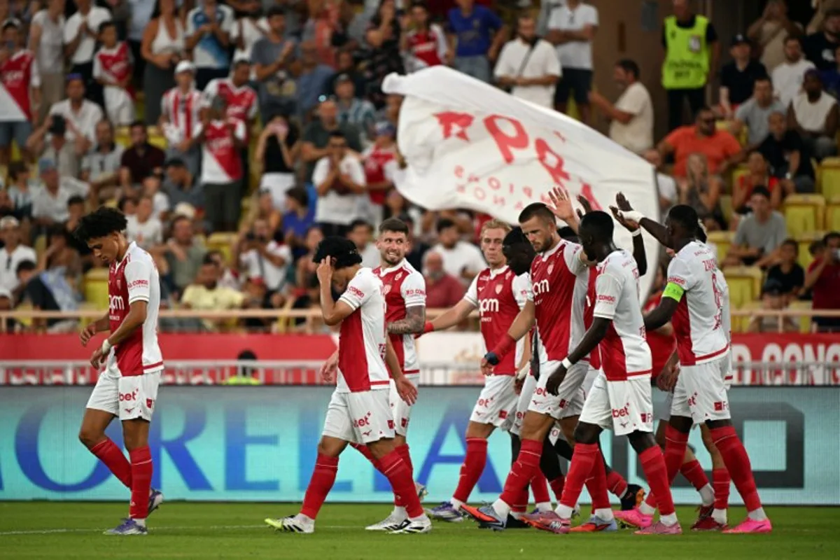 Monaco's players celebrate the goal of Monaco's British defender #03 Eric Dier (3R) during the French L1 football match between AS Monaco and Le Havre AC at the Louis II Stadium (Stade Louis II) in the Principality of Monaco on August 16, 2025. Miguel MEDINA / AFP