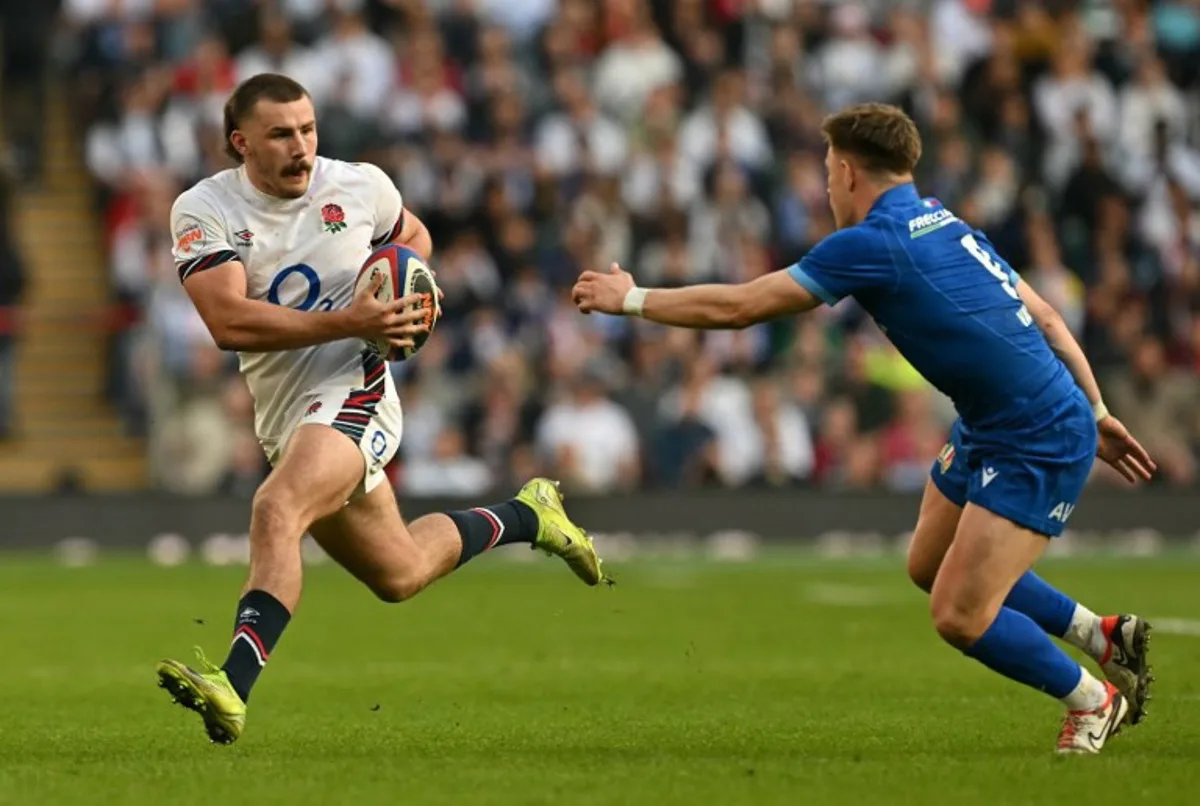 Italy's scrum-half Stephen Varney (R) vies with England's wing Ollie Sleightholme during the Six Nations international rugby union match between England and Italy at Allianz Stadium, Twickenham, in south-west London, on March 9, 2025.  Glyn KIRK / AFP