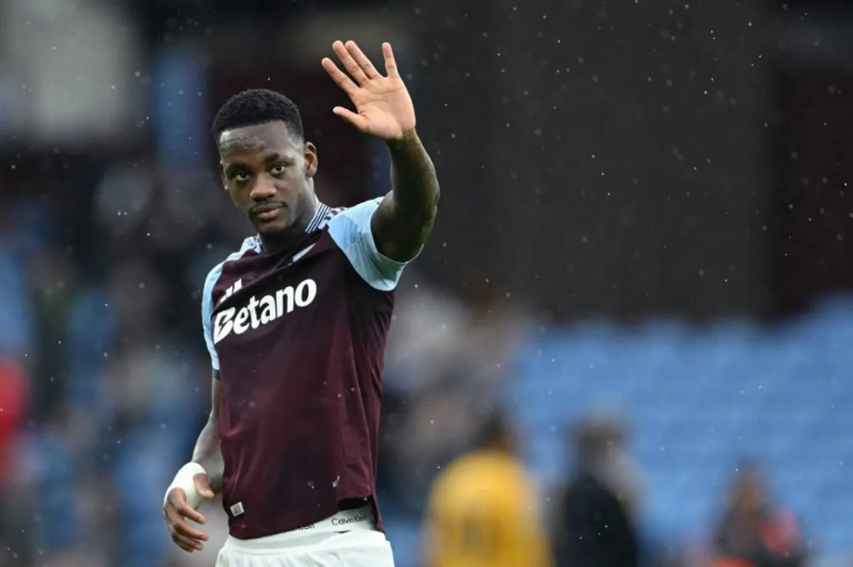 Aston Villa's Colombian striker #09 Jhon Duran reacts after winning the  English Premier League football match between Aston Villa and Wolverhampton Wanderers at Villa Park in Birmingham, central England on September 21, 2024.  JUSTIN TALLIS / AFP