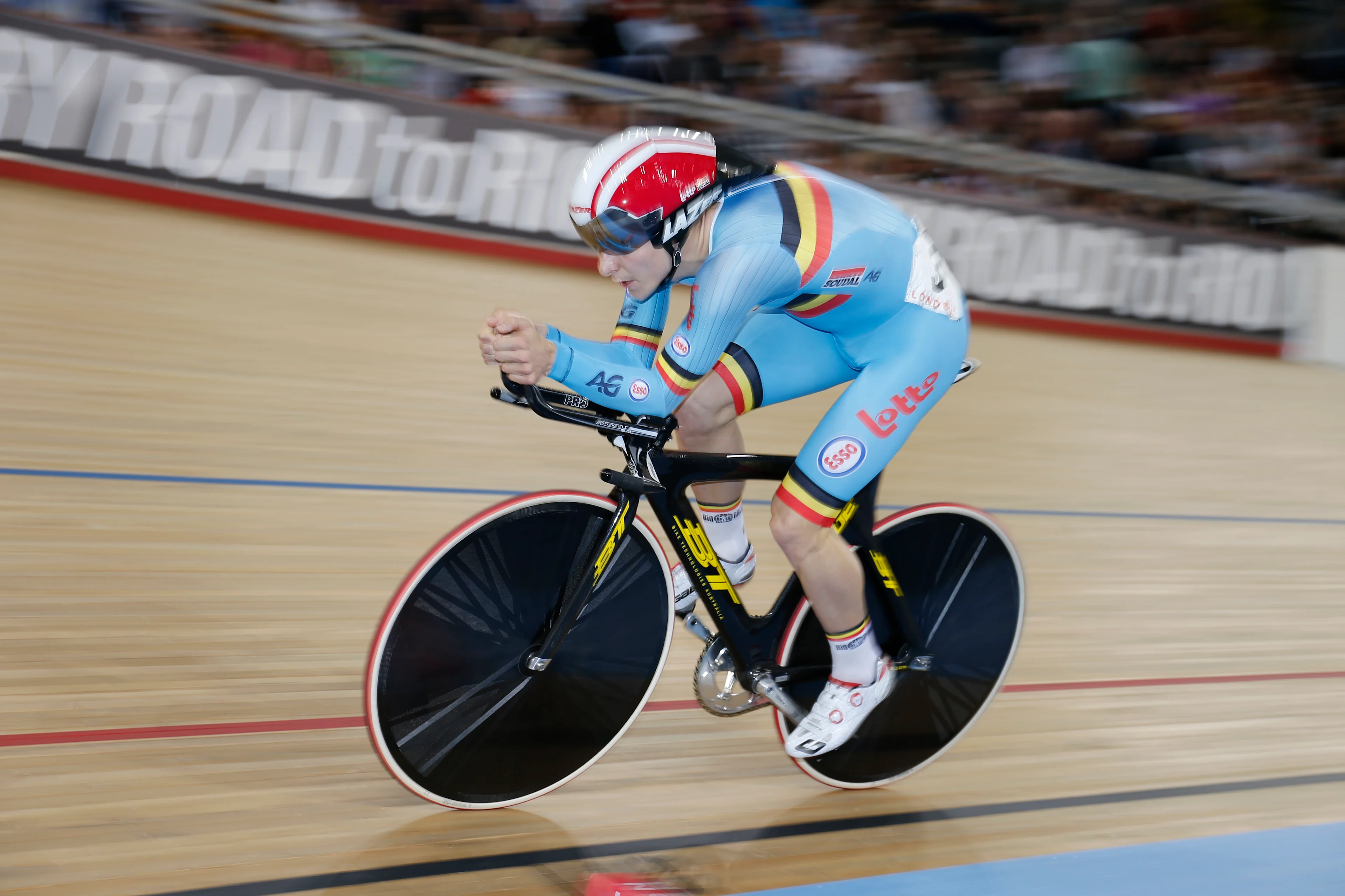 Belgian Jasper De Buyst pictured in action during the Men Omnium Individual Pursuit race at the UCI Track Cycling World Championships in London, Friday 04 March 2016. The championship starts on the 2nd and ends on the 6th of March.  BELGA PHOTO YUZURU SUNADA