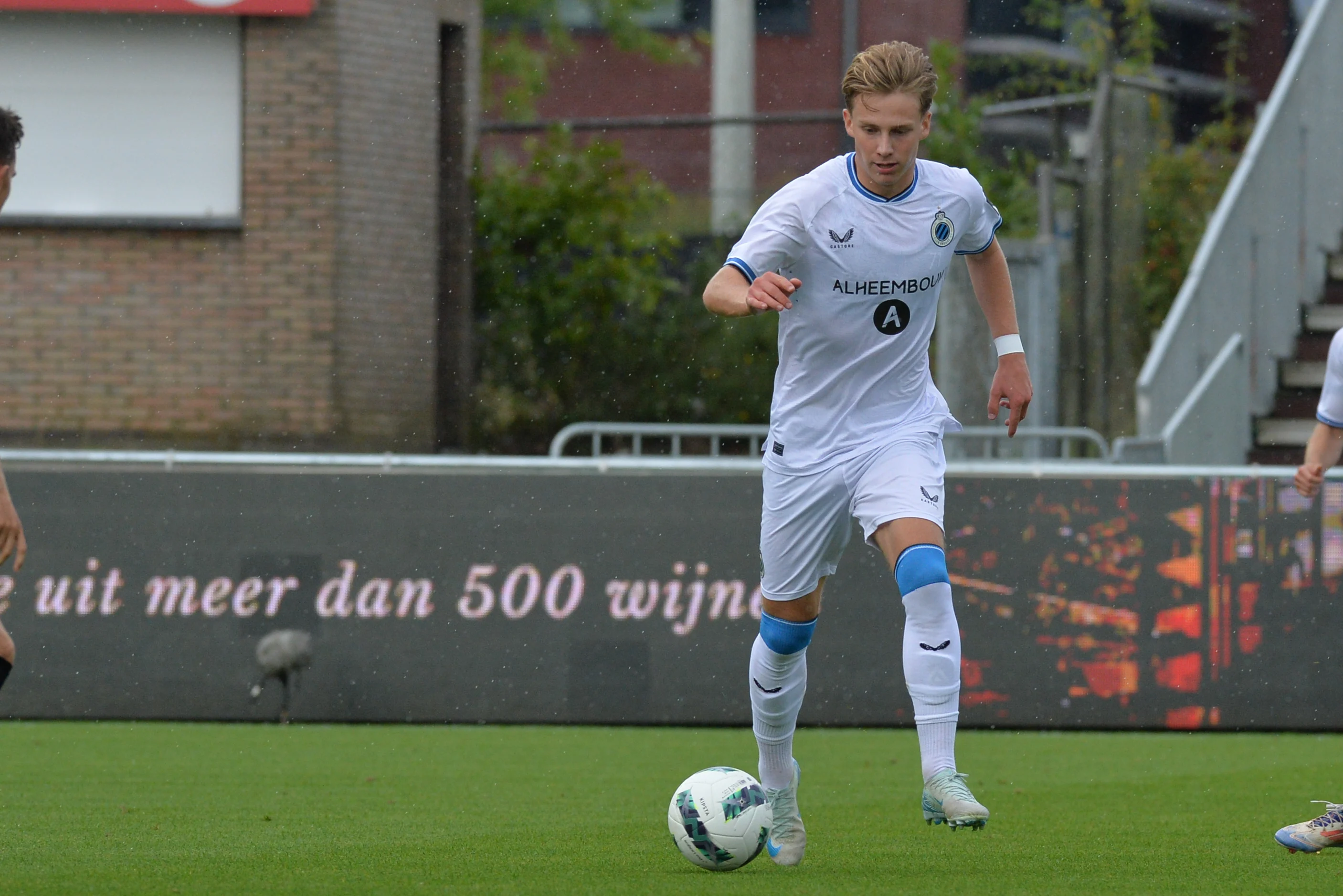 Club's Benjamin Faraas pictured in action during a soccer match between KMSK Deinze and Club NXT, in Deinze, on day 5 of the 2024-2025 season of the 'Challenger Pro League' second division of the Belgian championship, Sunday 22 September 2024. BELGA PHOTO JILL DELSAUX