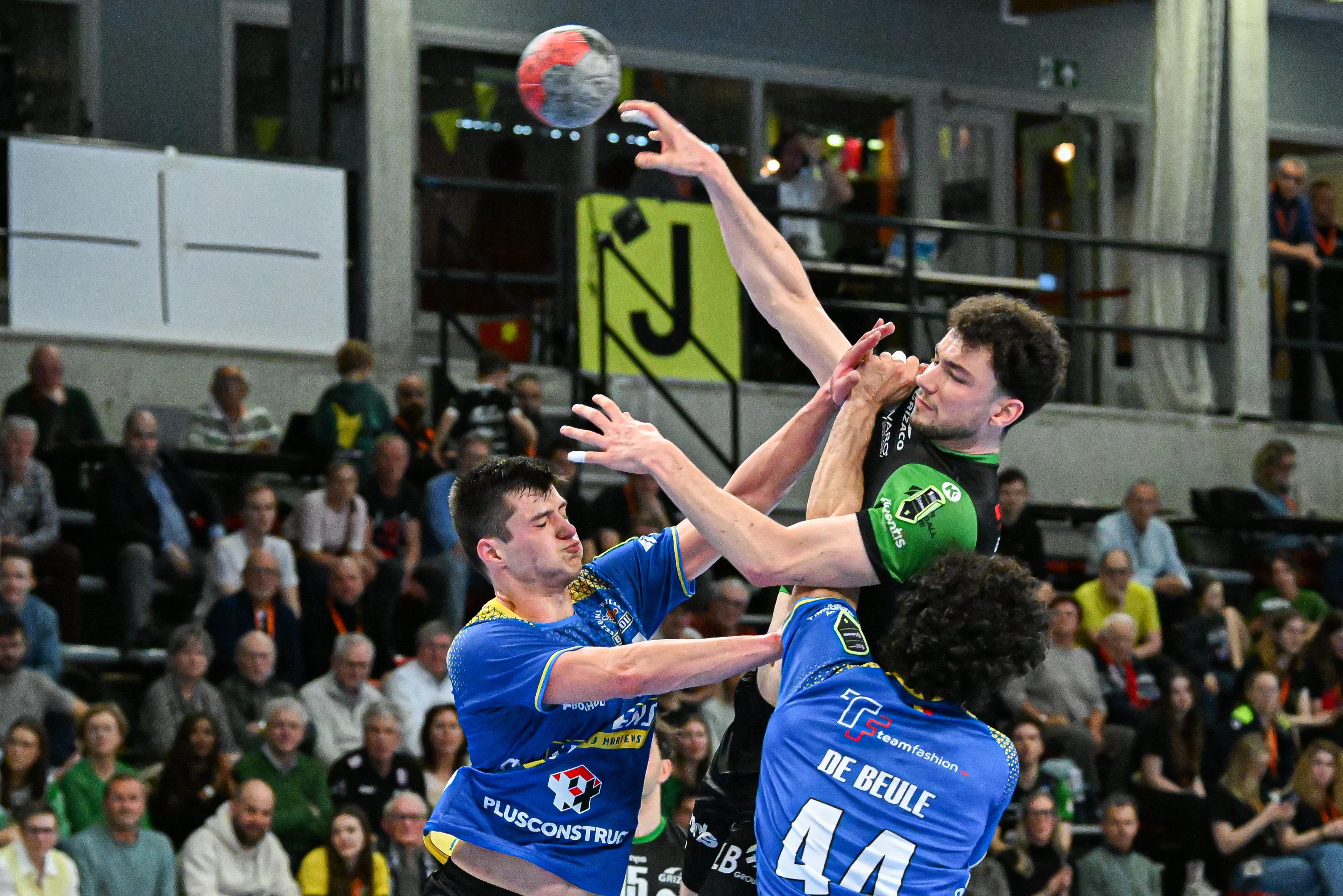 Bocholt's Stef Jaeken, Hubo Handbal's Mathis Mougin and Bocholt's Jeroen De Beule pictured in action during a handball game between Achilles Bocholt and HUBO Handbal, Saturday 04 April 2026, in Hasselt, the men's final of the Belgian handball cup. BELGA PHOTO JILL DELSAUX