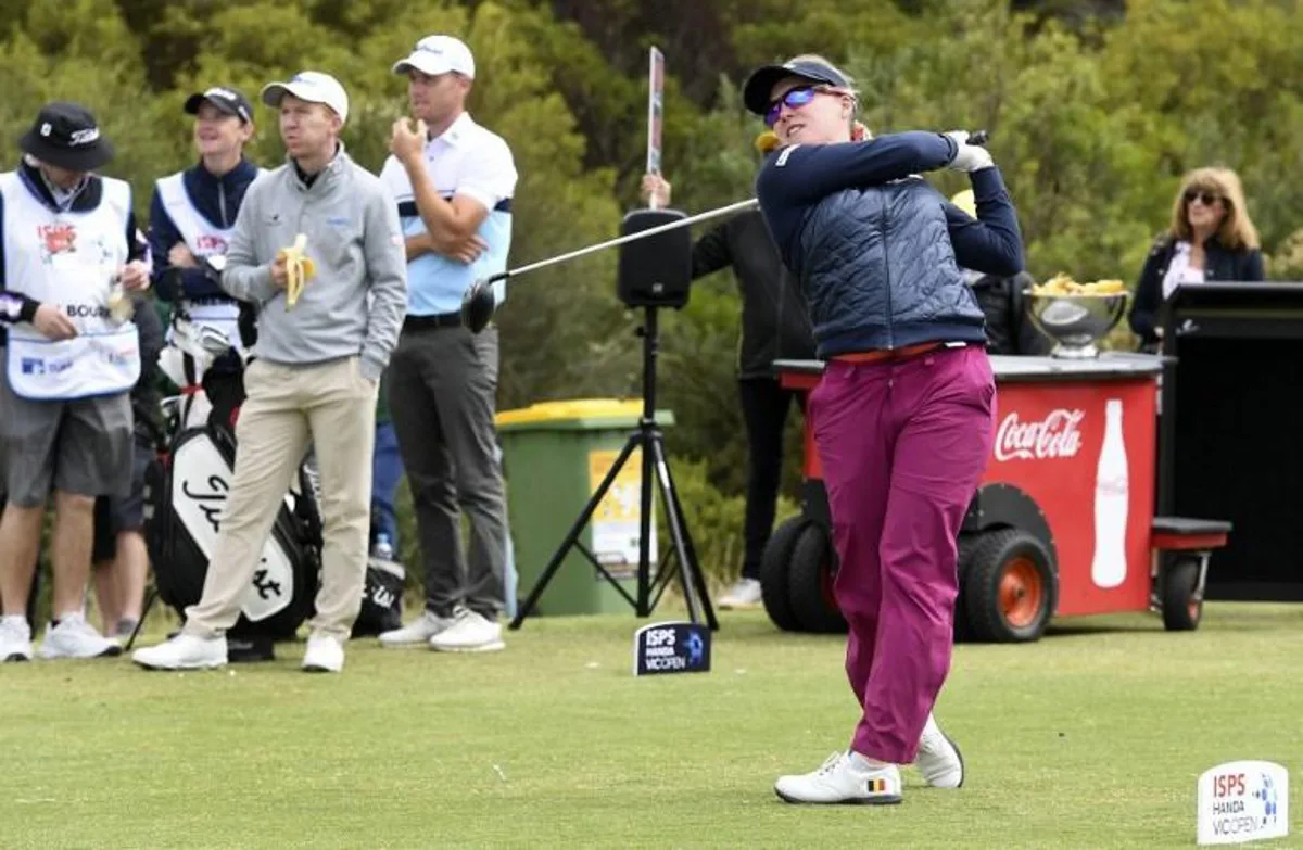 Female golfer Manon De Roey of Belgium (R) tees off as male players Gavin Moynihan of Ireland (3/L) and Dale Williamson of Australia (4/L) look on during the third round of the joint EPGA  and LPGA Vic Open golf tournament at the 13th Beach Golf Links at Barwon Heads near Melbourne on February 9, 2019.  WILLIAM WEST / AFP -- IMAGE RESTRICTED TO EDITORIAL USE - STRICTLY NO COMMERCIAL USE --

