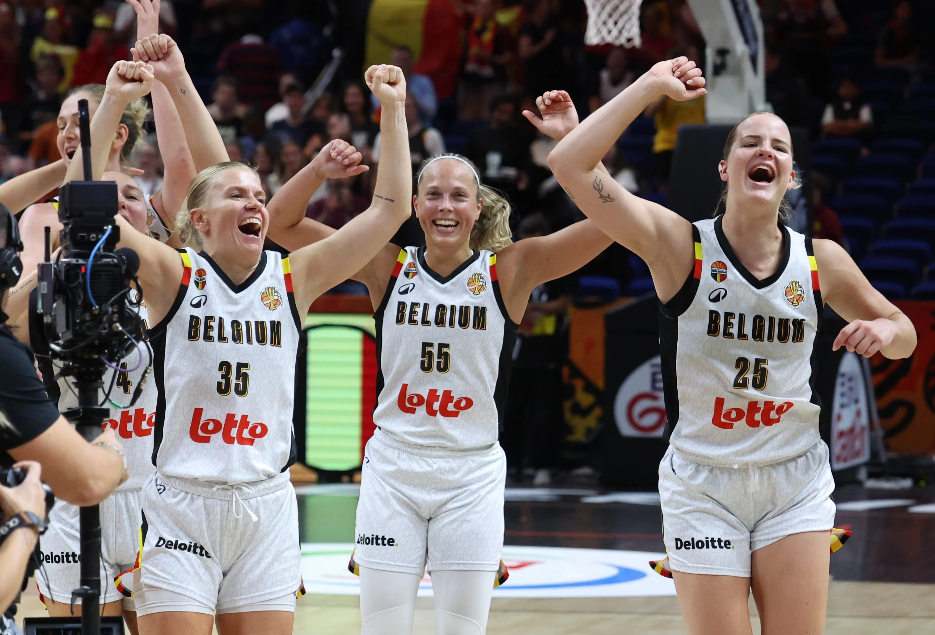 Belgian Cats' players celebrate after winning a basketball game between Belgian national team Belgian Cats and Australia, game 3 of the group phase at the FIBA Women's Basketball World Cup, on Monday 7 September 2026, in Berlin, Germany. The FIBA Women's Basketball World Cup takes place in Berlin from 4 to 23 September 2026. BELGA PHOTO VIRGINIE LEFOUR
