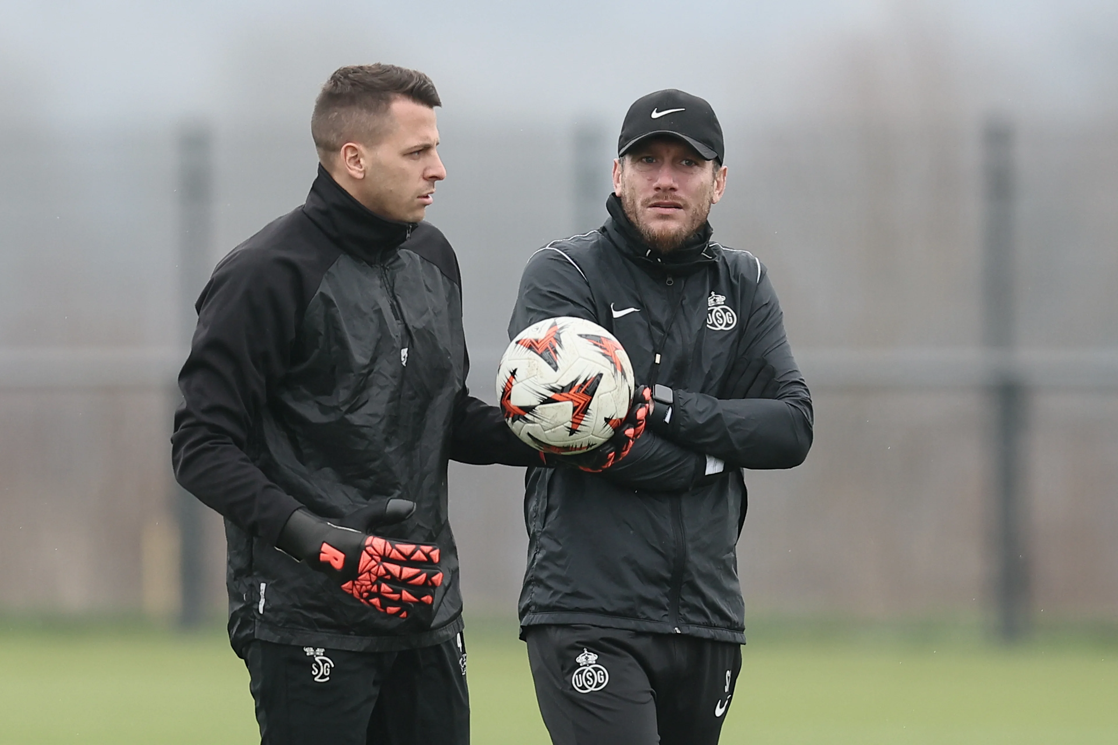 Union's goalkeeper Anthony Moris and Union's head coach Sebastien Pocognoli pictured during a training session of Belgian soccer team Royale Union Saint-Gilloise, on Wednesday 22 January 2025 in Tubize. Tomorrow Union will meet Portuguese SC Braga on day 7/8 of the League phase of the UEFA Europa League tournament. BELGA PHOTO BRUNO FAHY