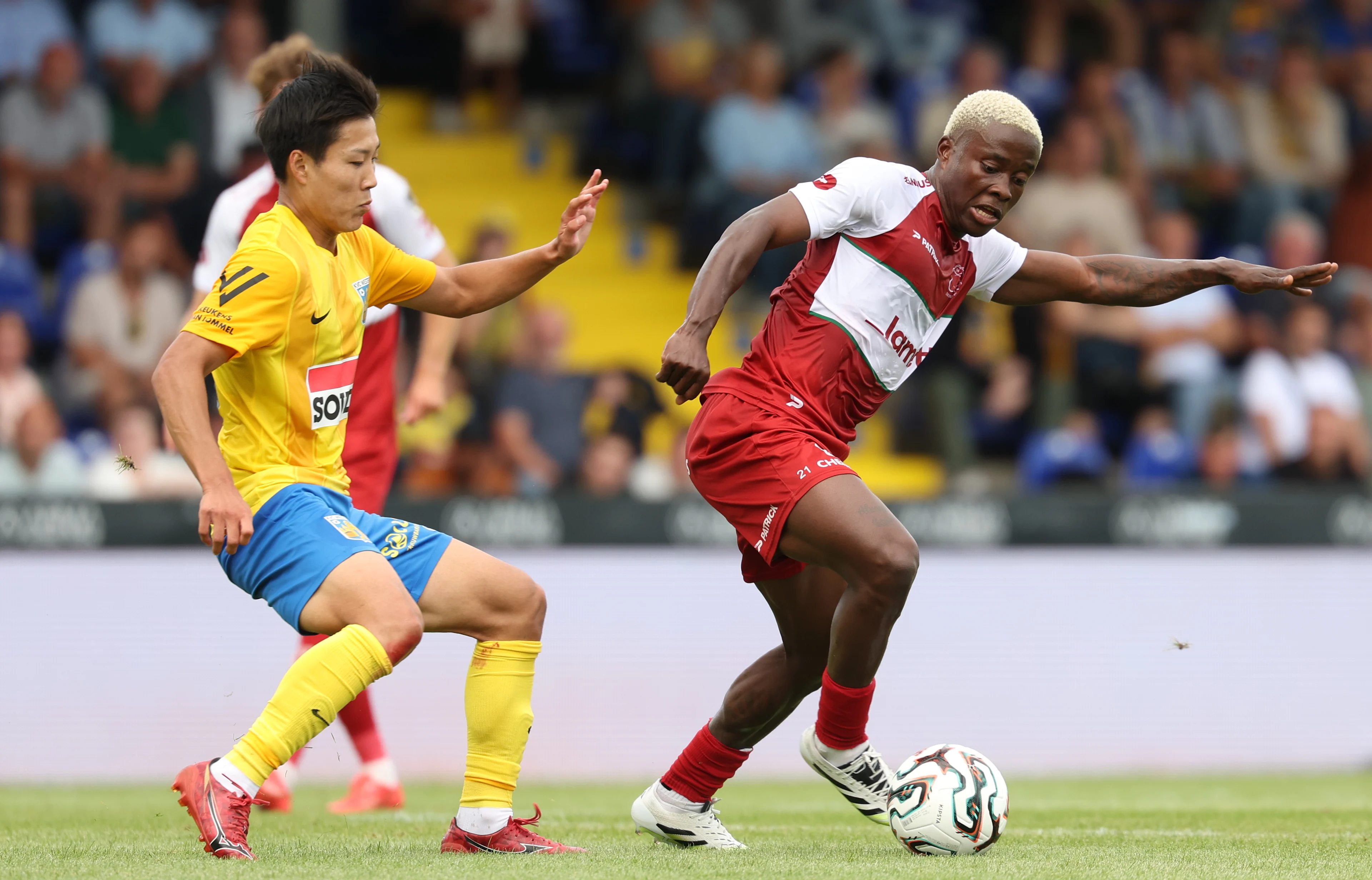 Westerlo's Isa Sakamoto and Essevee's Tochukwu Nnadi fight for the ball during a soccer match between KVC Westerlo and Zulte Waregem, Saturday 02 August 2025 in Westerlo, on day 2 of the 2025-2026 'Jupiler Pro League' first division of the Belgian championship. BELGA PHOTO VIRGINIE LEFOUR