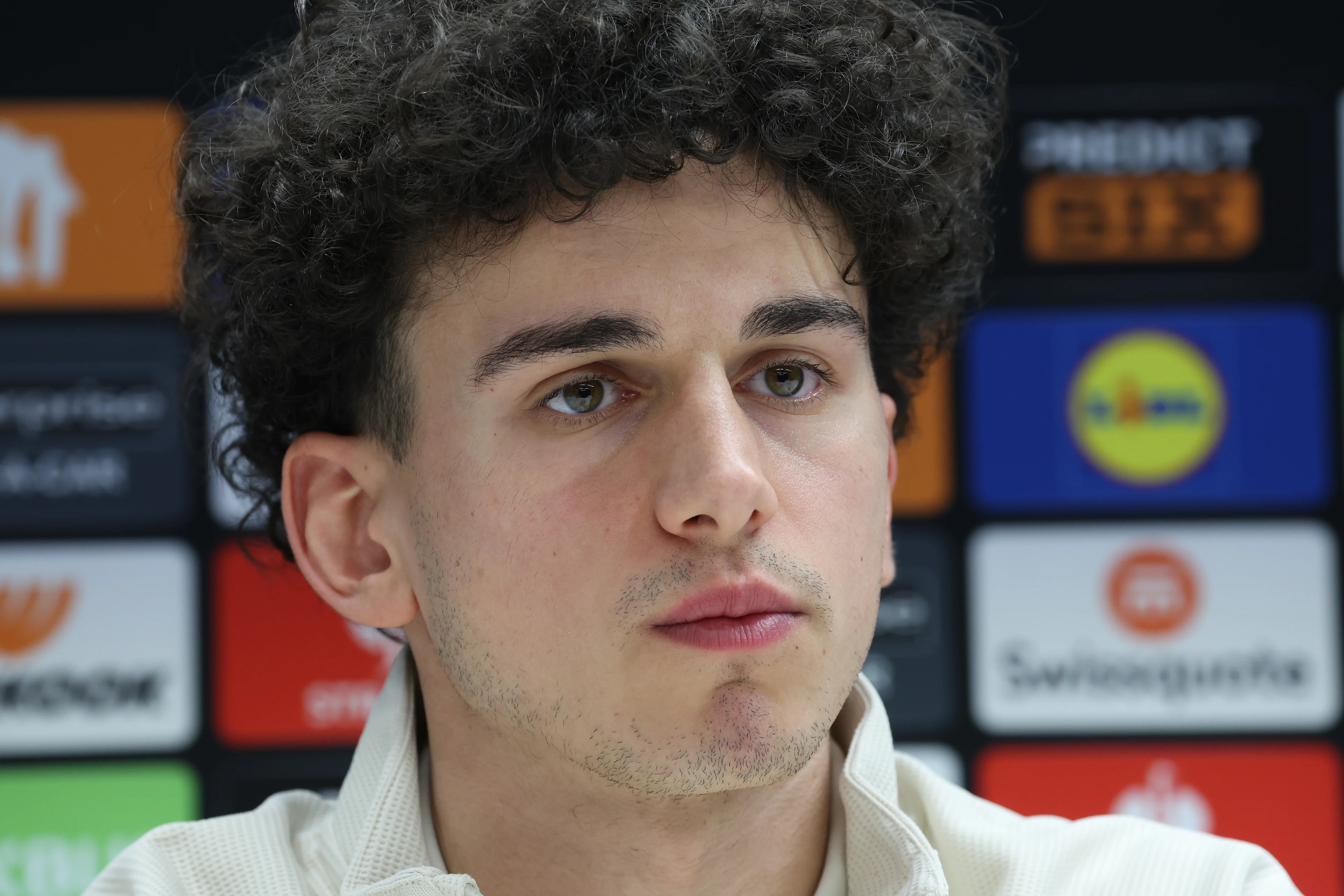 Anderlecht's Theo Leoni pictured during a press conference of Belgian soccer team RSC Anderlecht, on Wednesday 19 February 2025 in Brussels. Tomorrow, the team is playing against Turkish Fenerbahce, in the return leg of the Knockout phase play-offs of the UEFA Europa League competition. BELGA PHOTO VIRGINIE LEFOUR