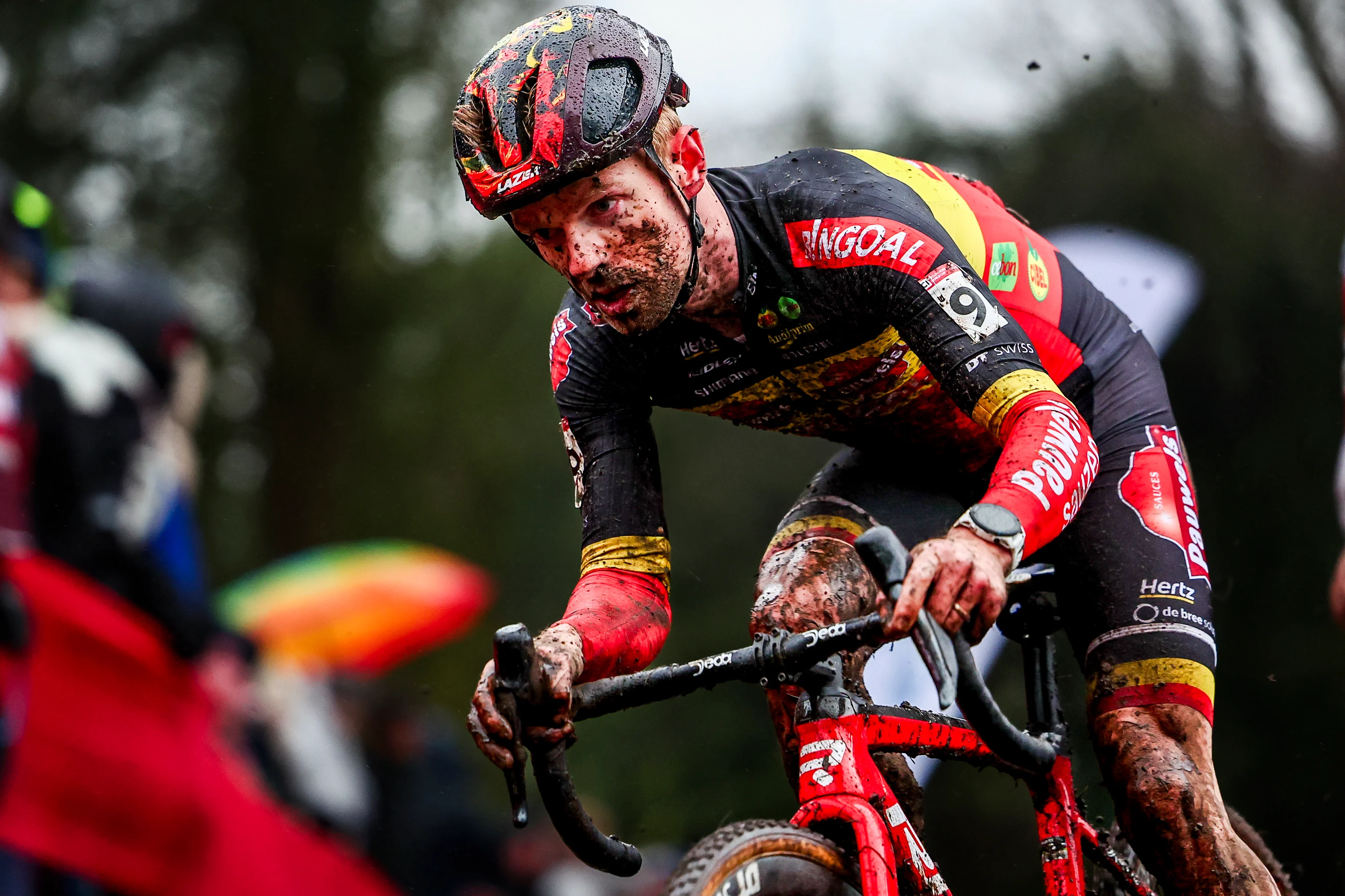 Belgian Eli Iserbyt pictured in action during the men's elite race of the World Cup cyclocross cycling event in Hulst, the Netherlands, stage 5 (out of 12) of the UCI World Cup cyclocross competition, Saturday 21 December 2024. BELGA PHOTO DAVID PINTENS