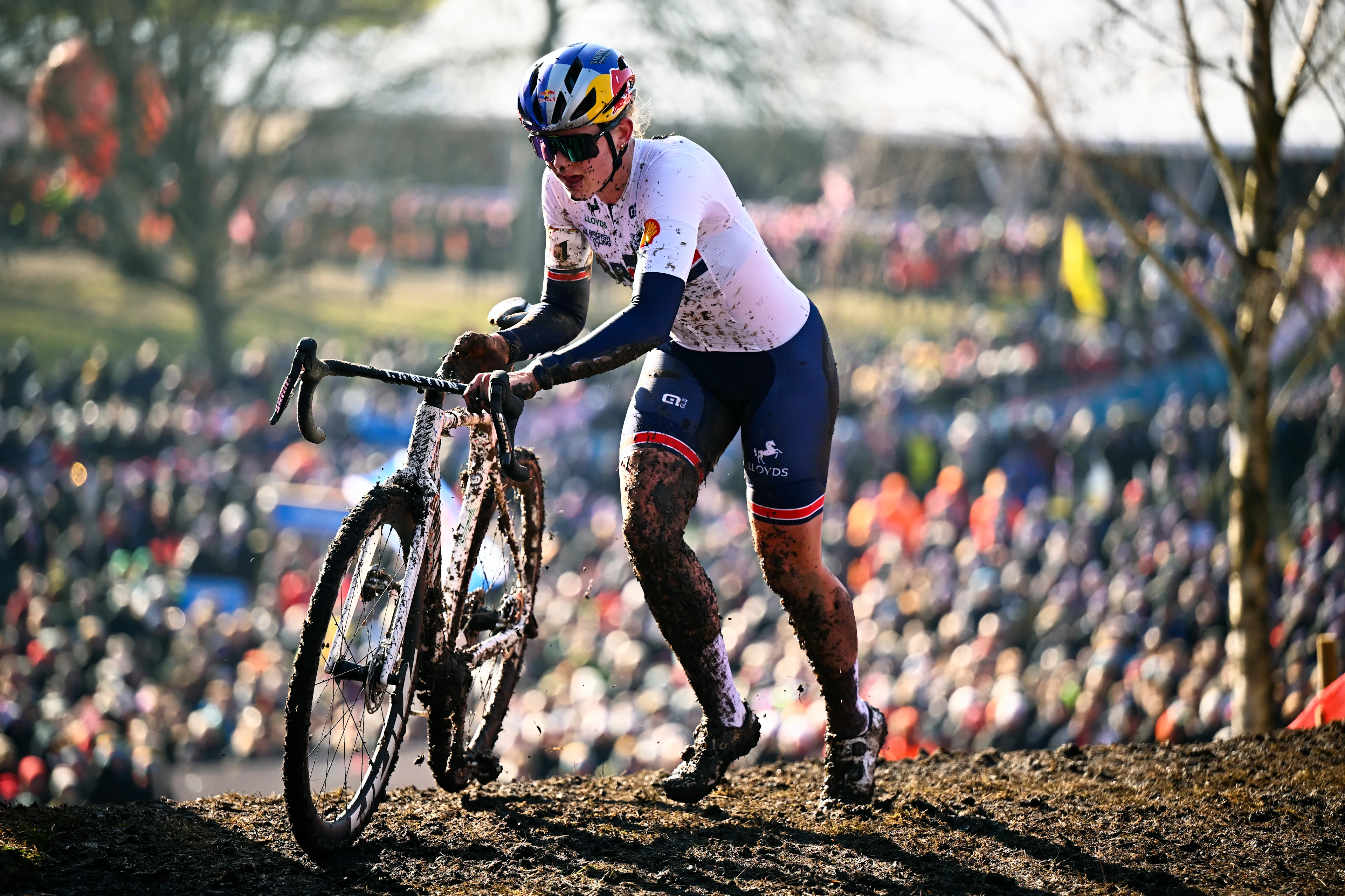 British Zoe Backstedt pictured in action during the U23 women competition of the UCI cyclocross World Championship, in Lievin, France, Sunday 02 February 2025. The world championships are taking place from 31 January until 02 February. BELGA PHOTO JASPER JACOBS