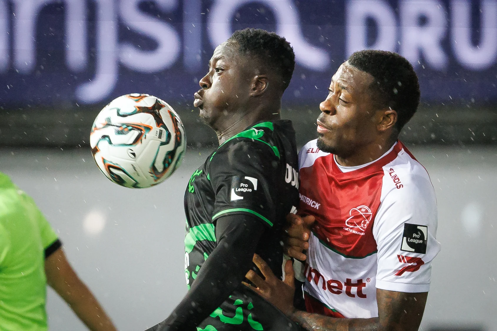 Cercle's Oumar Diakite and Essevee's Enrique Lofolomo fight for the ball during a soccer match between SV Zulte Waregem and Cercle Brugge, Saturday 29 November 2025 in Waregem, on day 16 of the 2025-2026 'Jupiler Pro League' first division of the Belgian championship. BELGA PHOTO KURT DESPLENTER