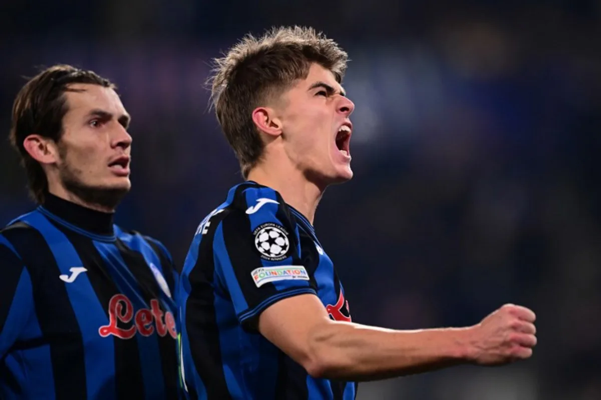 Atalanta's Belgian midfielder #17 Charles De Ketelaere celebrates with Atalanta's Dutch midfielder #15 Marten de Roon after scoring a penalty during the UEFA Champions League football match between Atalanta and Real Madrid at the Gewiss Stadium in Bergamo, on December 10, 2024.  Marco BERTORELLO / AFP