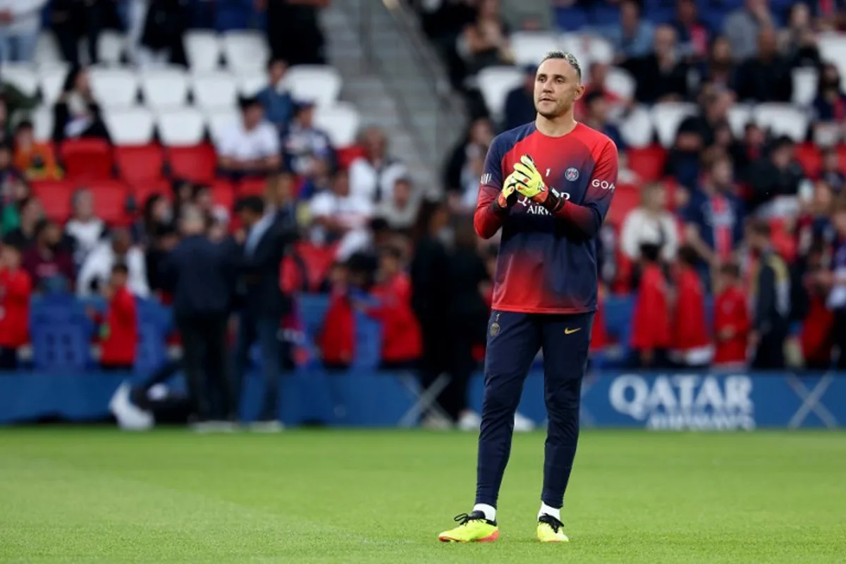 Paris Saint-Germain's Costa Rican Goalkeeper #01 Keylor Navas stands during warm up before the French L1 football match between Paris Saint-Germain (PSG) and Toulouse (TFC) on May 12, 2024 at the Parc des Princes stadium in Paris.  FRANCK FIFE / AFP