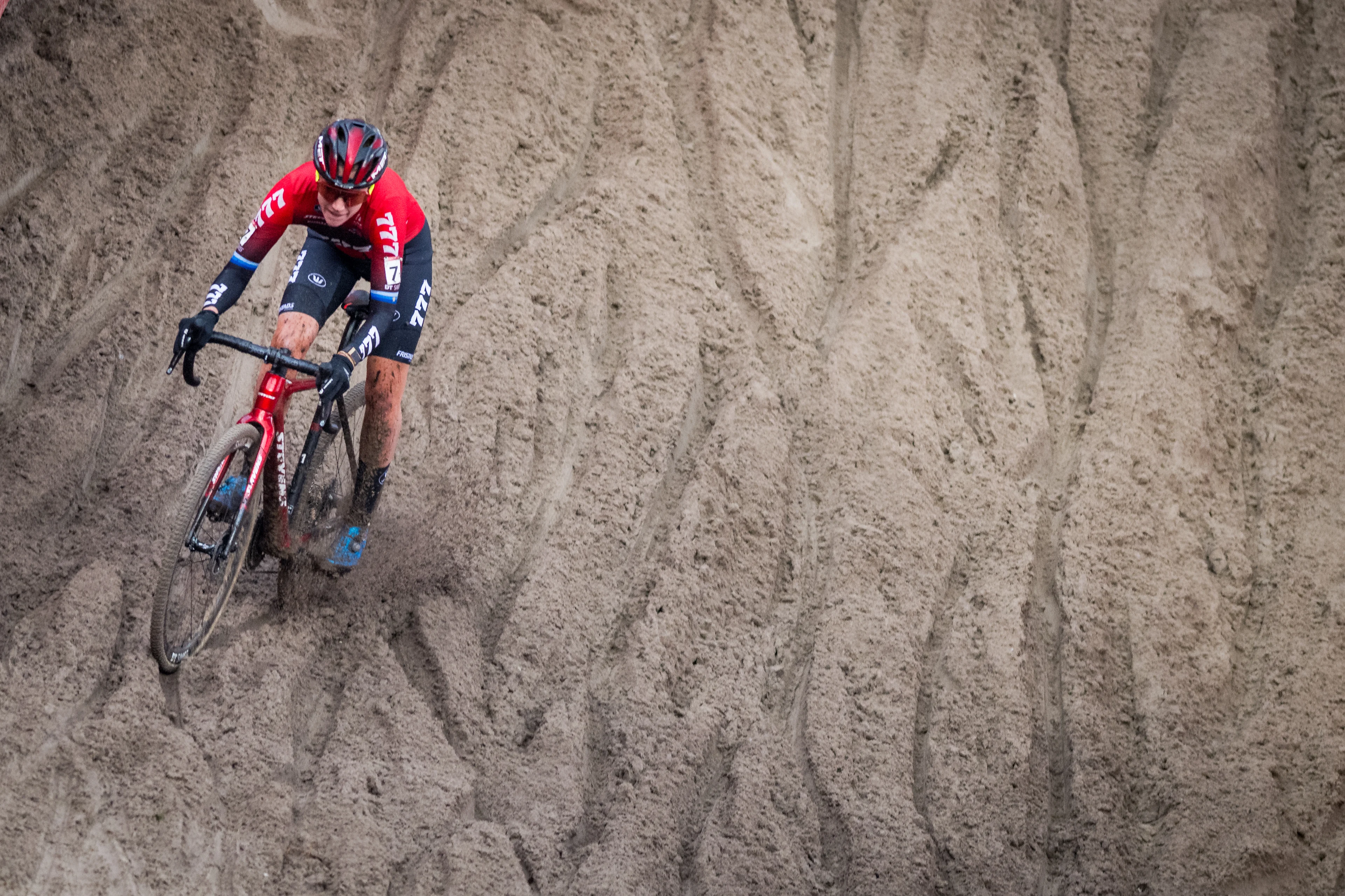 Dutch Annemarie Worst pictured in action during the women's elite race at the World Cup cyclocross cycling event in Zonhoven on Sunday 22 December 2024, stage 6 (out of 12) of the UCI World Cup competition. BELGA PHOTO JASPER JACOBS