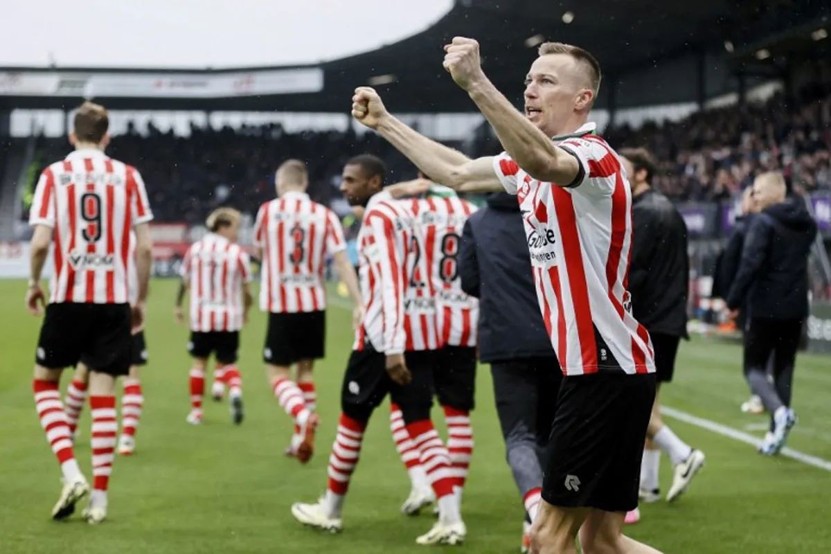 Sparta's Belgian midfielder #10 Arno Verschueren (R) celebrates after scoring Sparta's second goal during the Dutch Eredivisie football match between Sparta Rotterdam and Ajax Amsterdam at the Sparta Stadium in Rotterdam on March 17, 2024.  Pieter Stam de Jonge / ANP / AFP