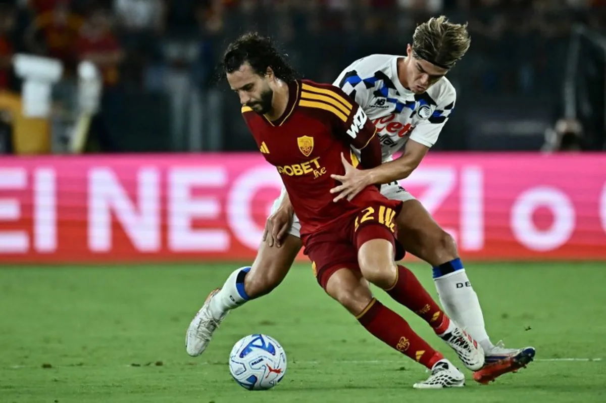 Roma's Spanish midfielder #22 Mario Hermoso (R) vies with Atalanta's Belgian forward #17  Charles De Ketelaere (R) during the Italian Serie A football match between Roma and Atalanta at the Olympic Stadium in Rome on September 5 2026.  Filippo MONTEFORTE / AFP