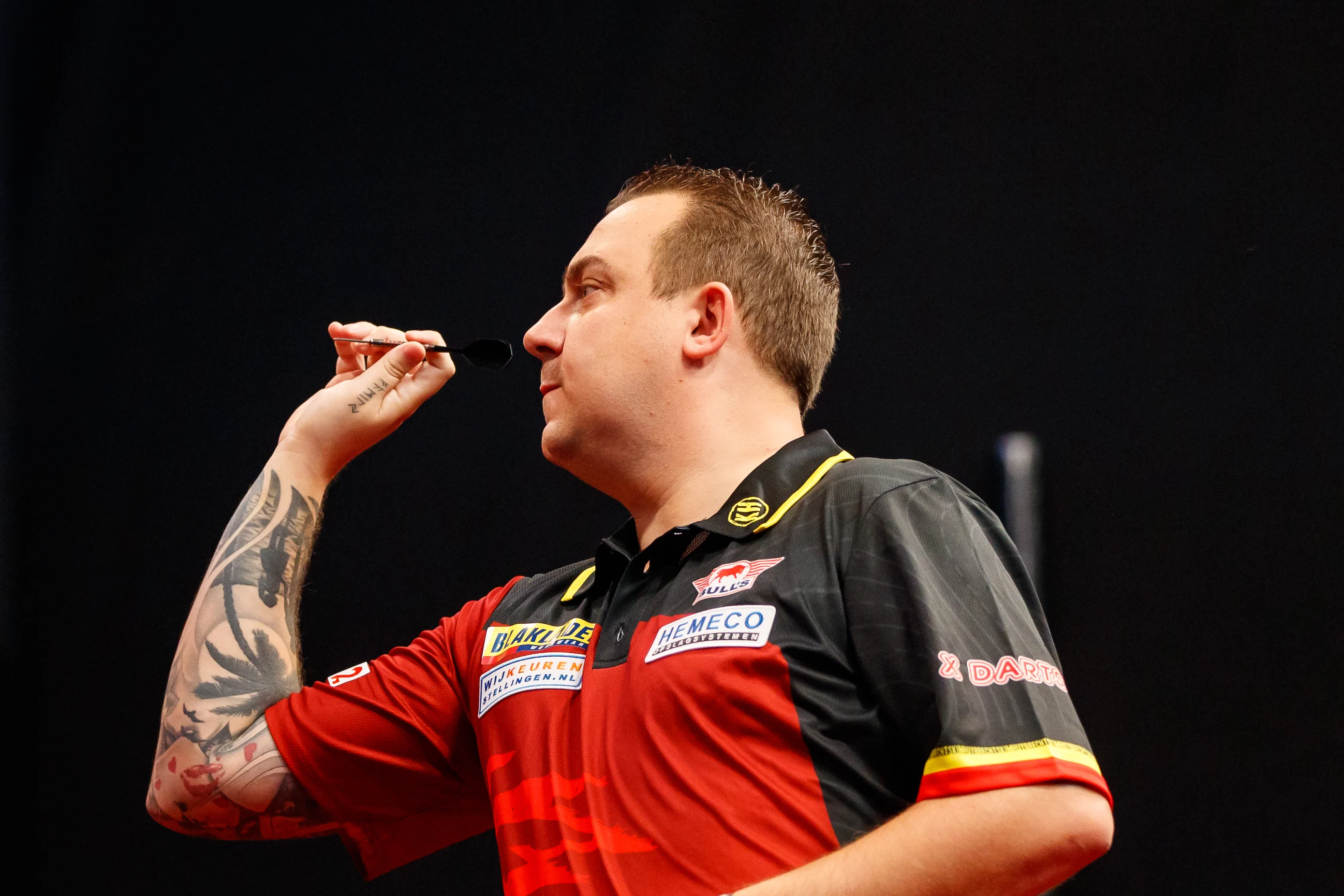 Belgian Kim Huybrechts pictured in action during the third day of the Belgian Darts Open, Sunday 25 September 2022 in Wieze, a tournament in the European Tour that takes places from September 23 until September 25. BELGA PHOTO JEF MATTHEE