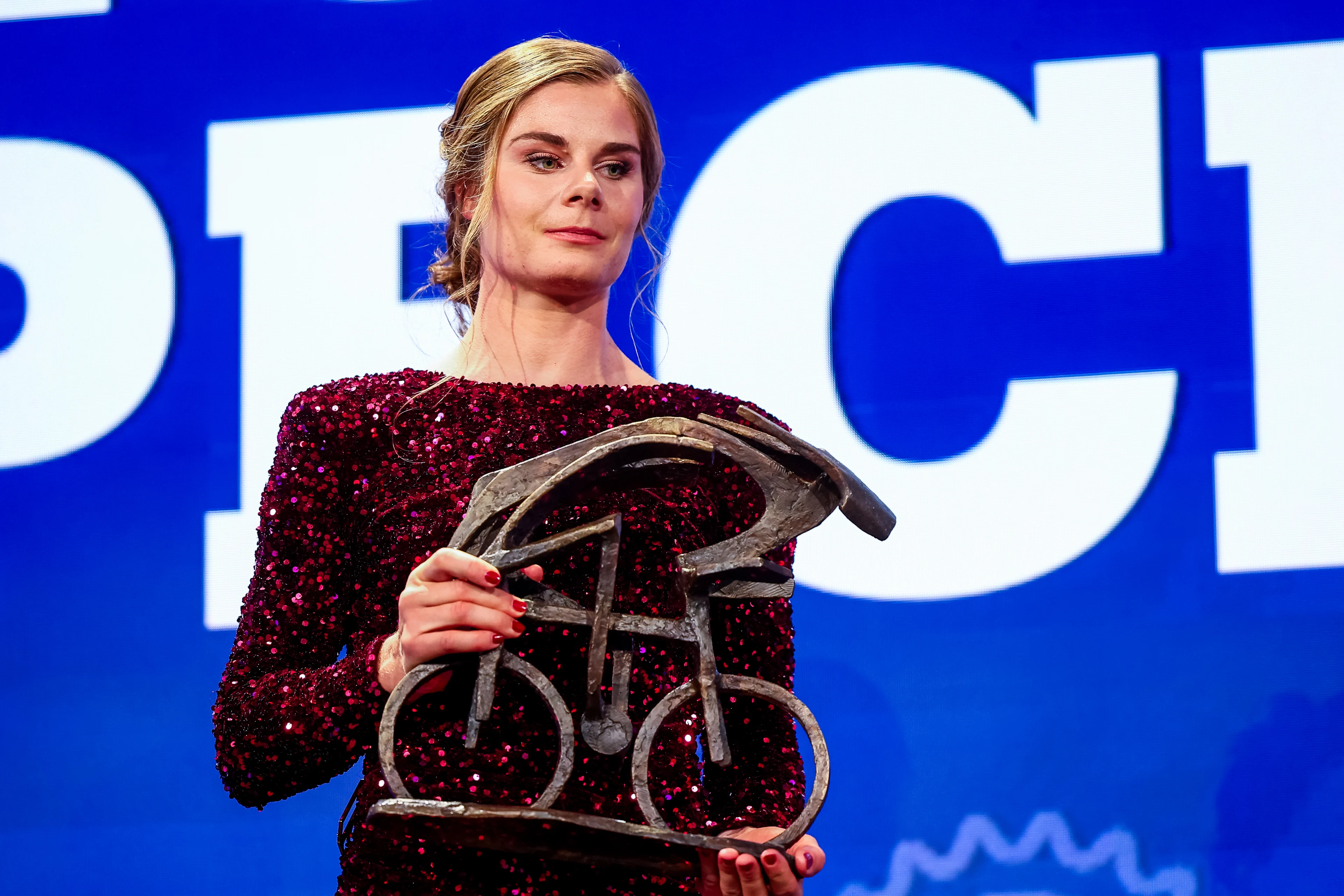 Belgian Lotte Kopecky celebrates after winning the 'Flandrien' award ceremony for the best Belgian cyclist of the 2024 cycling season, organized by newspaper 'Het Nieuwsblad', Tuesday 05 November 2024 in Middelkerke. BELGA PHOTO DAVID PINTENS