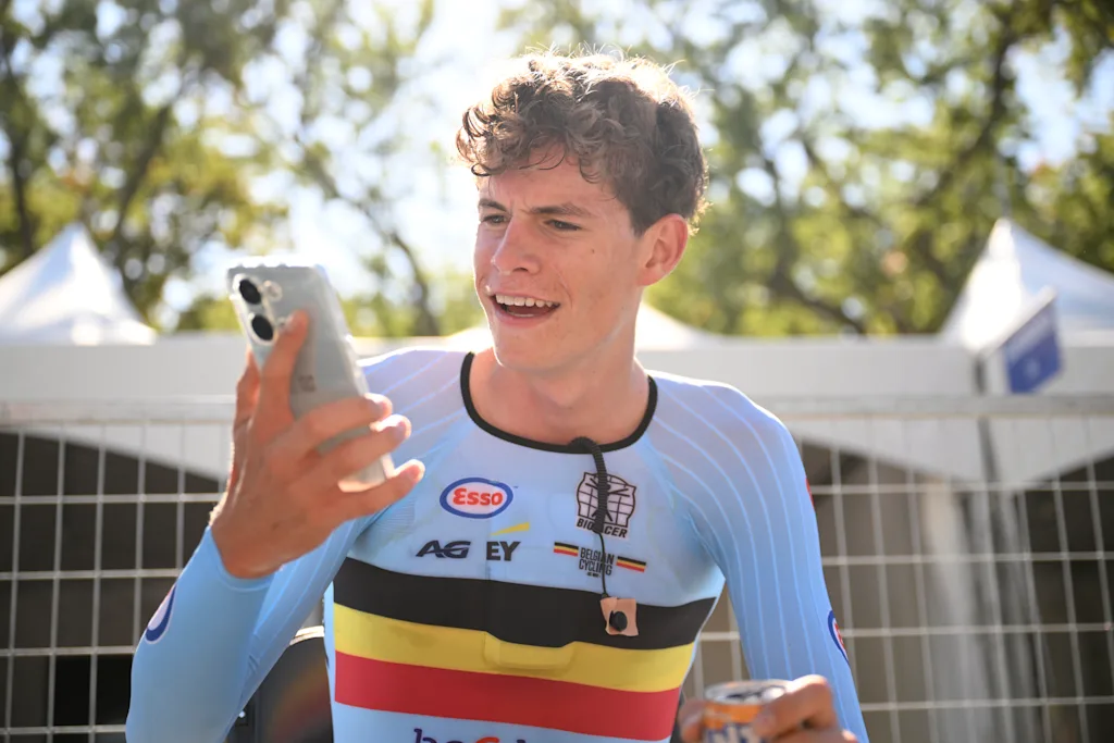 Belgian Vic De Smet celebrates after finishing second and winning a silver medal at the men's Junior individual time trial race (20,03 km) at the cycling UCI Road World Championship, in Montreal, Canada, Tuesday 22 September 2026. BELGA PHOTO JASPER JACOBS