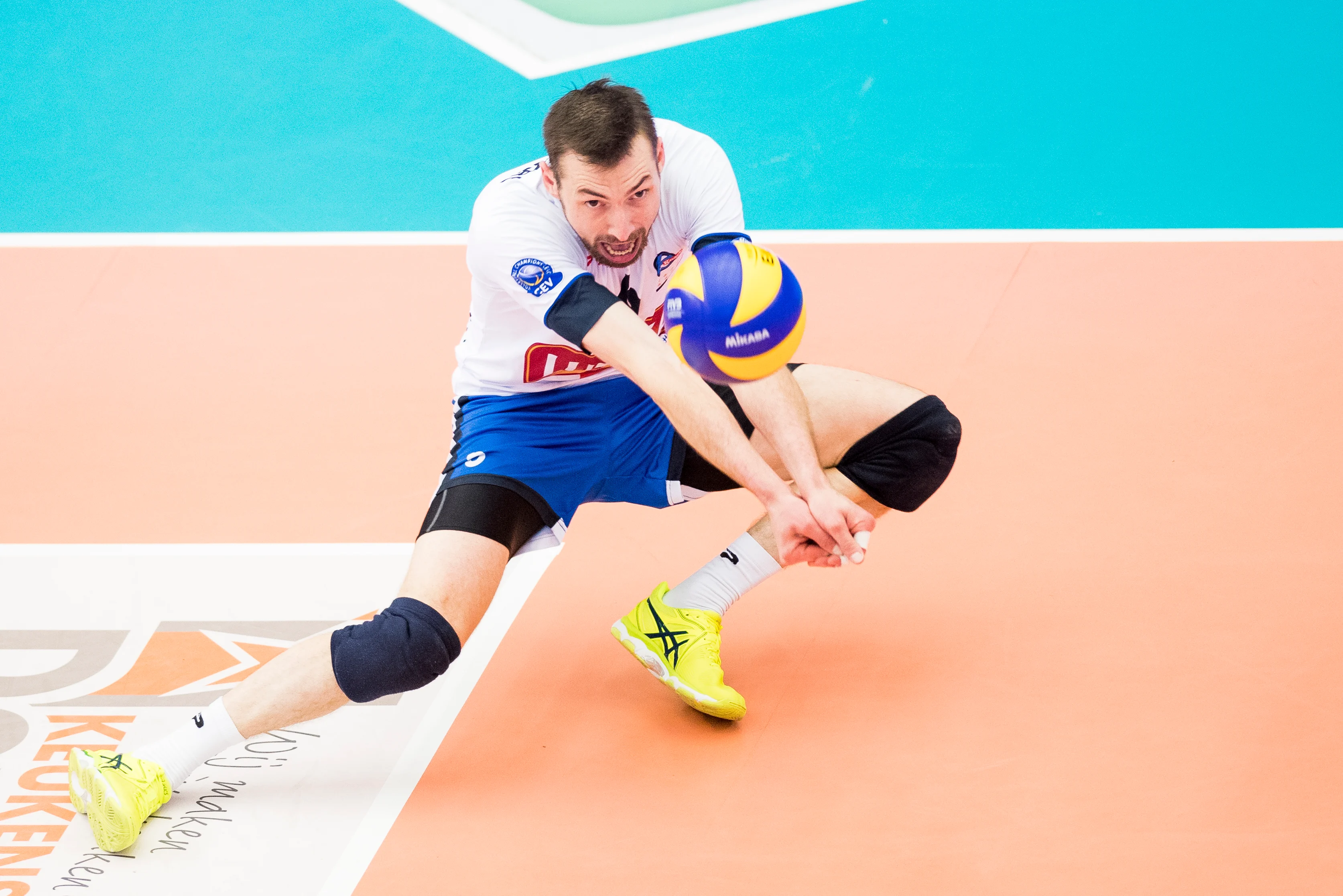 Roeselare's Stijn Dejonckheere pictured in action during the match between Knack Roeselare and Noliko Maaseik in the Play Offs of the Belgian volleyball competition, Friday 05 May 2017 in Roeselare. It's the 4th match in a best-of-5. Roeselare leads 2-1. BELGA PHOTO JASPER JACOBS