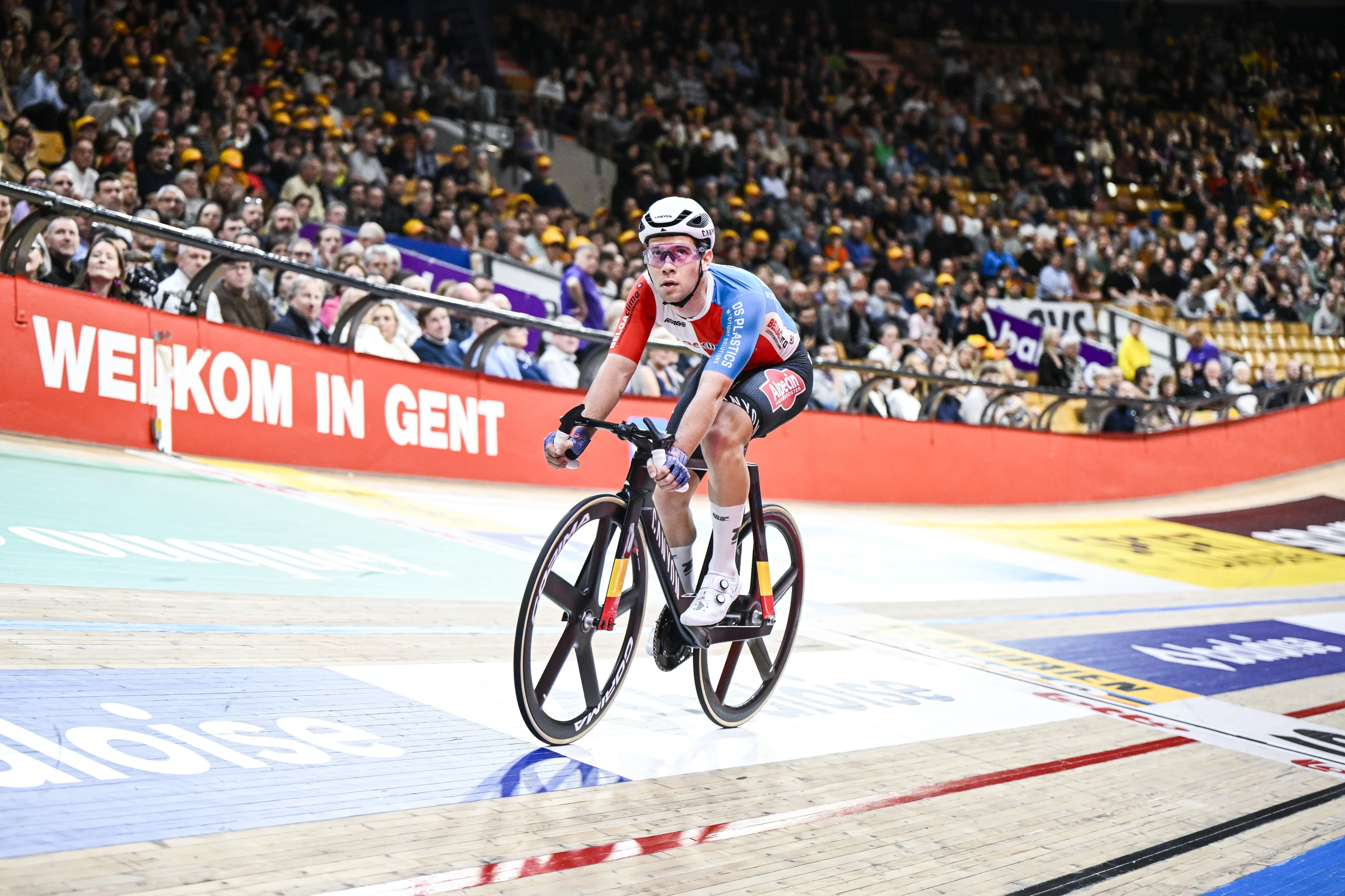 Belgian Fabio Van den Bossche pictured in action during the sixth and last day of the Zesdaagse Vlaanderen-Gent six-day indoor track cycling event at the indoor cycling arena 't Kuipke, Sunday 17 November 2024, in Gent. BELGA PHOTO TOM GOYVAERTS