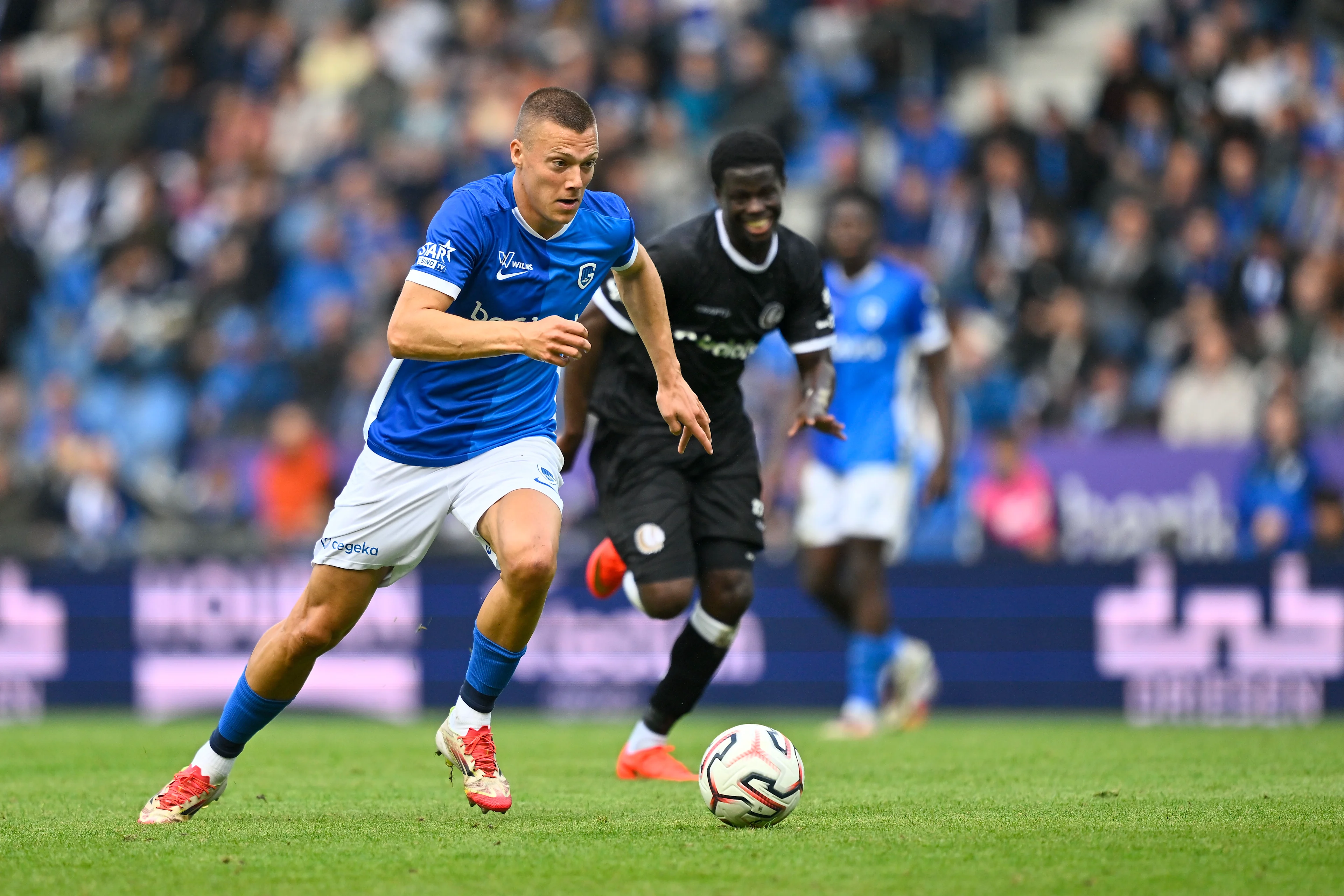 Genk's Daan Heymans pictured during a soccer match between KRC Genk and KAA Gent, Sunday 13 September 2026 in Genk, on day 6 of the 2026-2027 'Jupiler Pro League' first division of the Belgian championship. BELGA PHOTO JOHAN EYCKENS