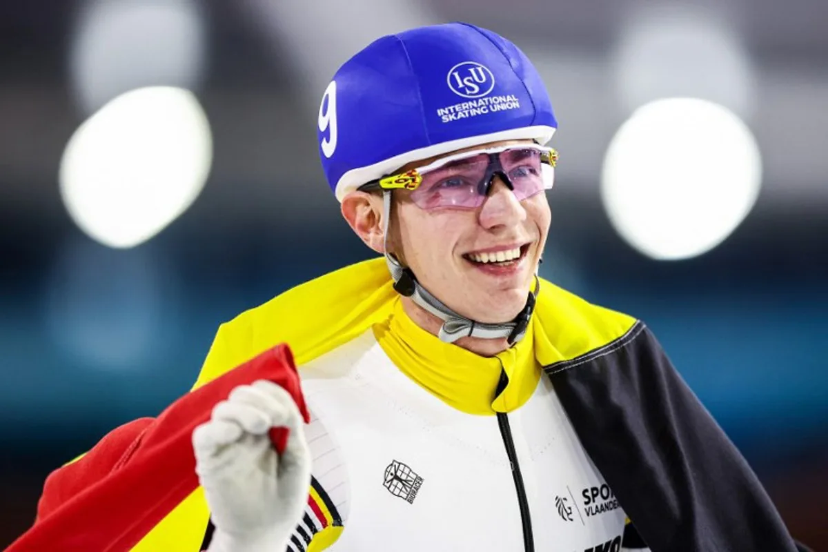 Belgium's Bart Swings celebrates winning the final mass start for men at the ISU World Speed Skating Championships in Thialf arena in Heerenveen on March 4, 2023.  Vincent Jannink / ANP / AFP