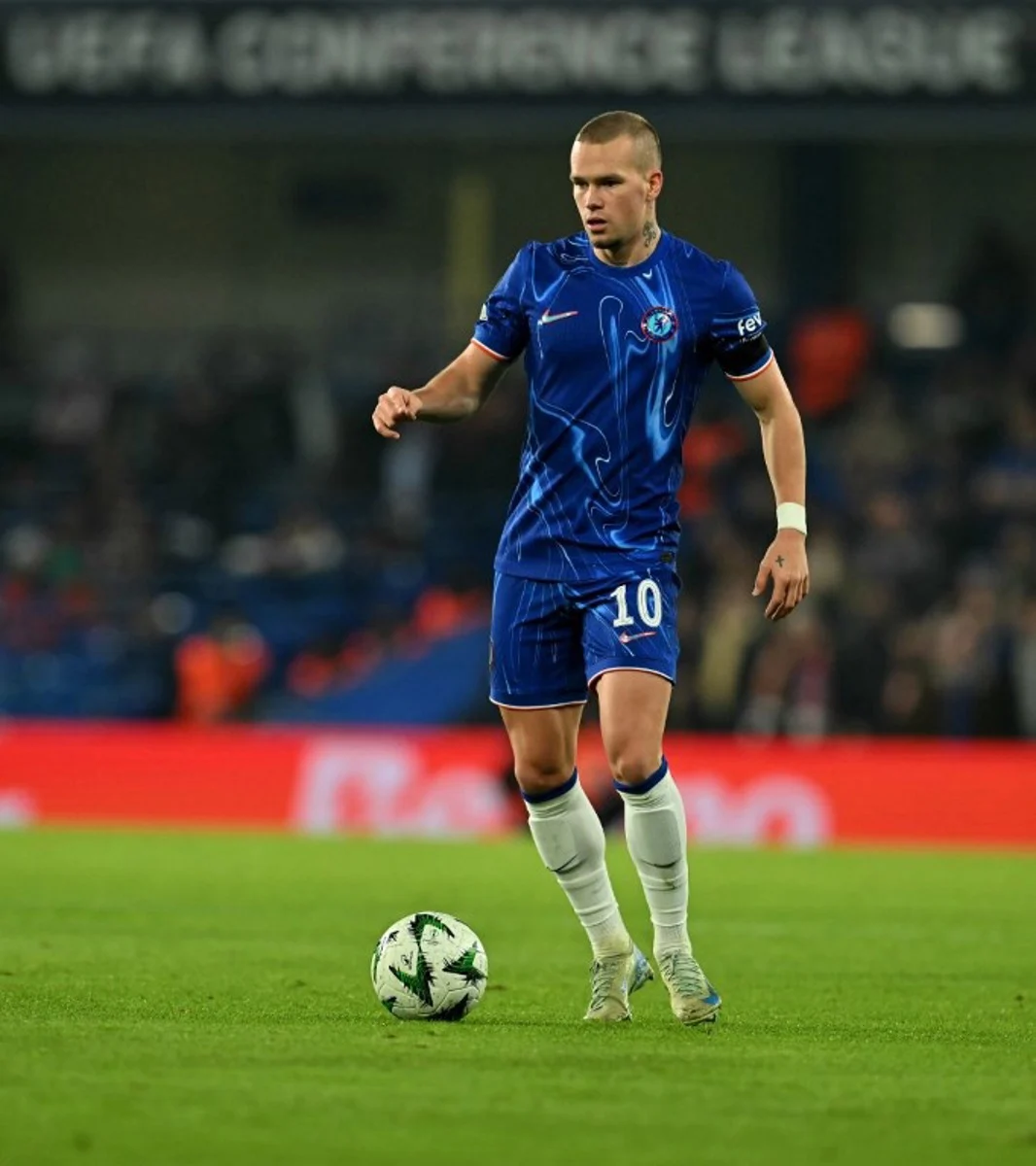 Chelsea's Ukrainian midfielder #10 Mykhailo Mudryk runs with the ball during the UEFA Europa Conference League, League Stage football match between Chelsea and FC Noah at Stamford Bridge in London on November 7, 2024.  Glyn KIRK / AFP