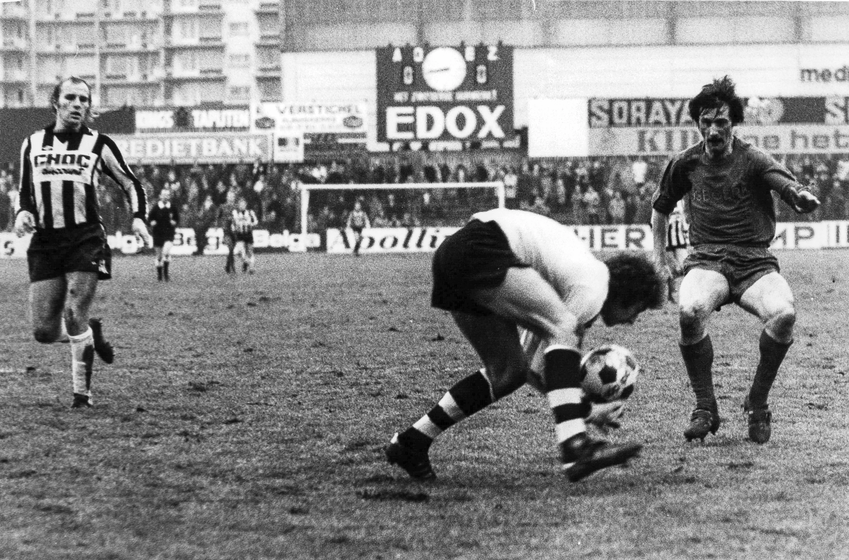 Charleroi's goalkeeper Daniel Mathy pictured in action catching the ball in front of Ostend's Jan Simoen during a match between Charleroi and AS Oostende, in Ostend, Sunday 09 January 1977. The match end on the result of 0-0. BELGA PHOTO SPA