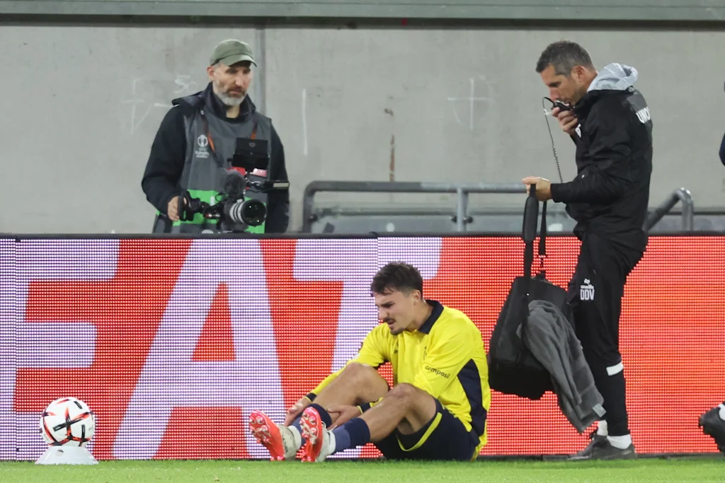 Union's Mateo Biondic lies injured on the ground during a soccer game between Belgian Royale Union Saint-Gilloise and Israeli Hapoel Be'er Sheva F.C., Thursday 22 October 2026 in Dusseldorf, Germany, on the third day of the UEFA Europa League league phase. The game was moved to Dusseldorf, as Belgian cities refused to host for security reasons. BELGA PHOTO VIRGINIE LEFOUR