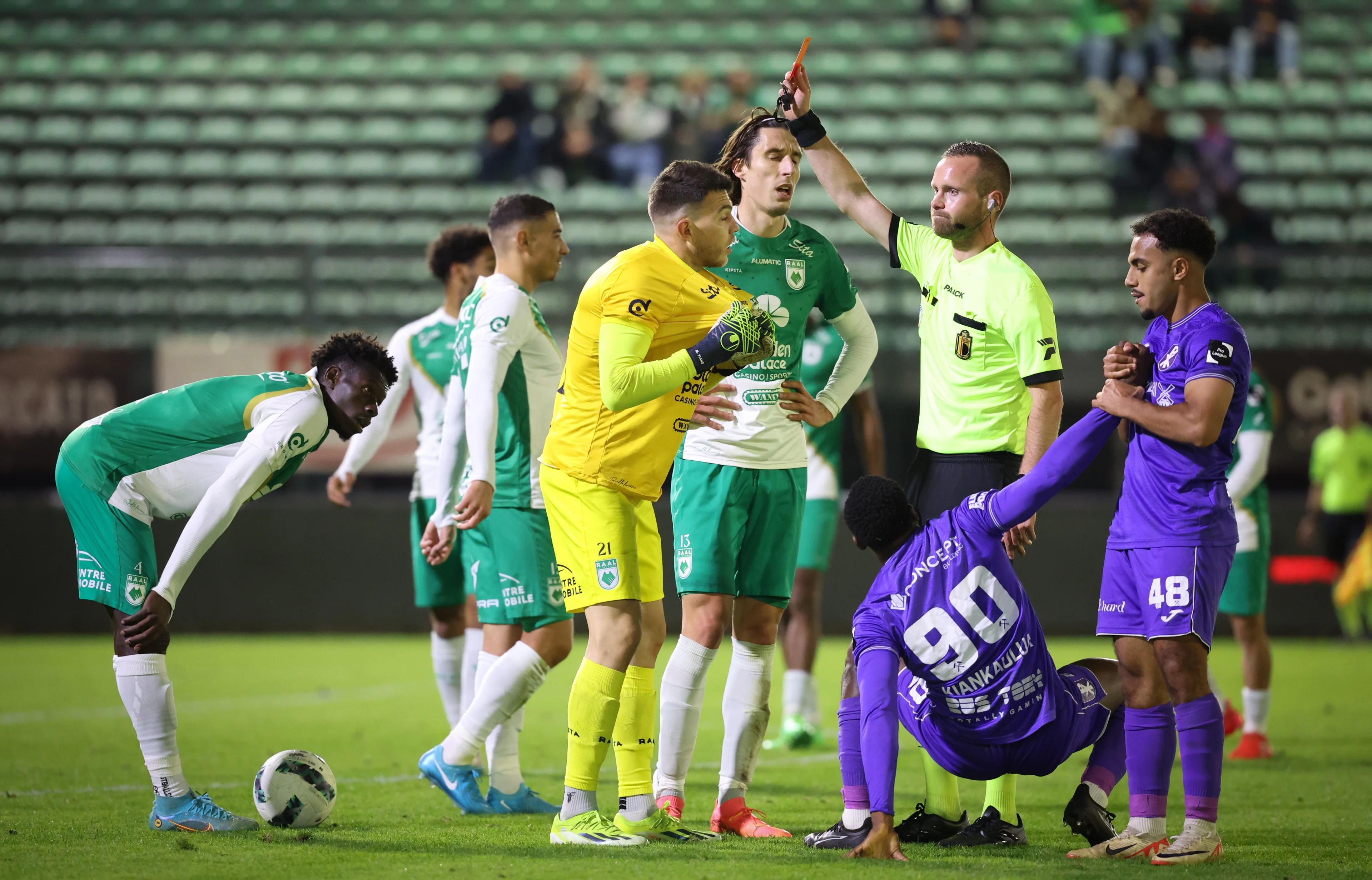 RAAL's goalkeeper Marcos Hernan Peano receives a red card from referee Anthony Letellier during a soccer match between RAAL La Louviere and Patro Eisden Maasmechelen, Sunday 29 September 2024 in La Louviere, on day 6 of the 2024-2025 'Challenger Pro League' 1B second division of the Belgian championship. BELGA PHOTO VIRGINIE LEFOUR