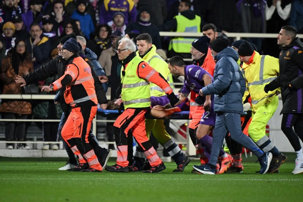 Fiorentina's Italian midfielder #04 Edoardo Bove is evacuated on a stretcher after suddenly collapsing to the ground during the Serie A football match between Fiorentina and Inter Milan at the Artemio Franchi stadium in Florence on December 1, 2024.  TIZIANA FABI / AFP