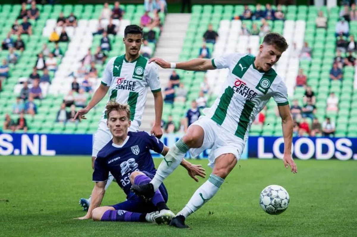 FC Groningen's Jdin Hrustic (R) vies with Almelo's Teun Bijleveld during a pre-season friendly football match FC Groningen vs Heracles Almelo in Groningen, on August 1, 2020.  Cor LASKER / ANP / AFP Netherlands OUT

